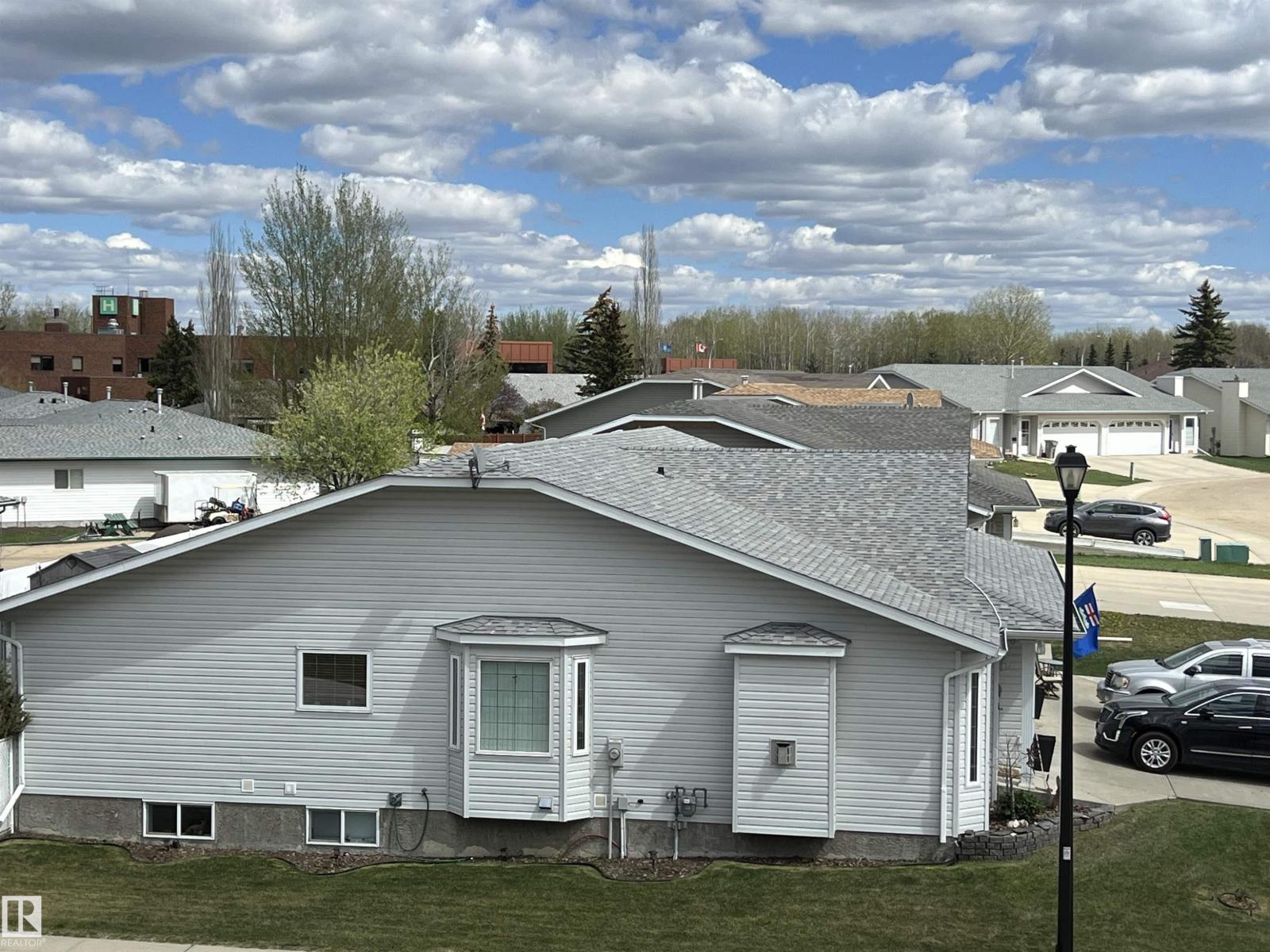 #303 4004 47 St Property Photo 29