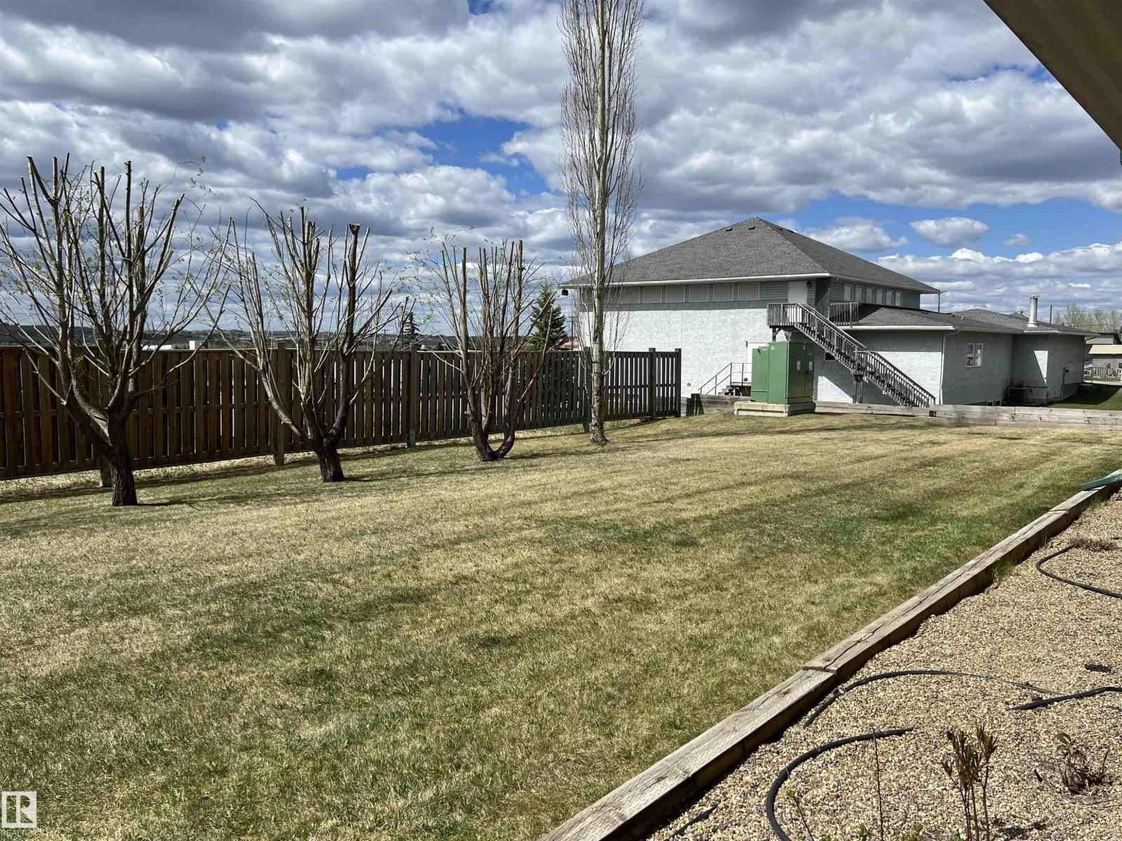 #303 4004 47 St Property Photo 40