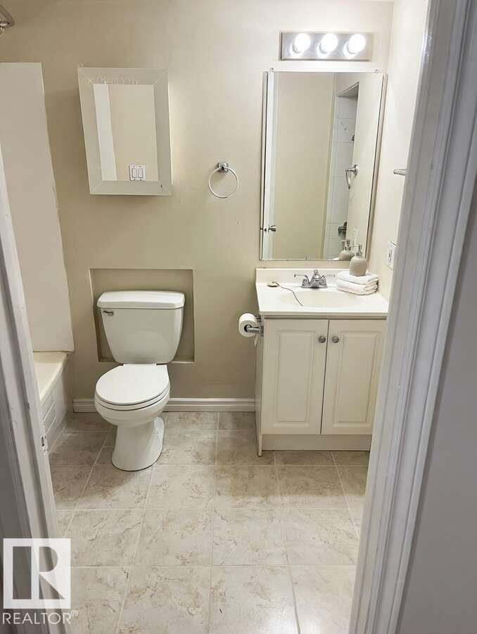 #b2 10620 104 St Nw Property Photo 11