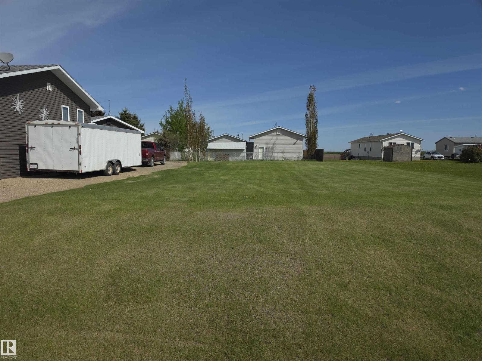 40 Woodbend Crescent Property Photo 1