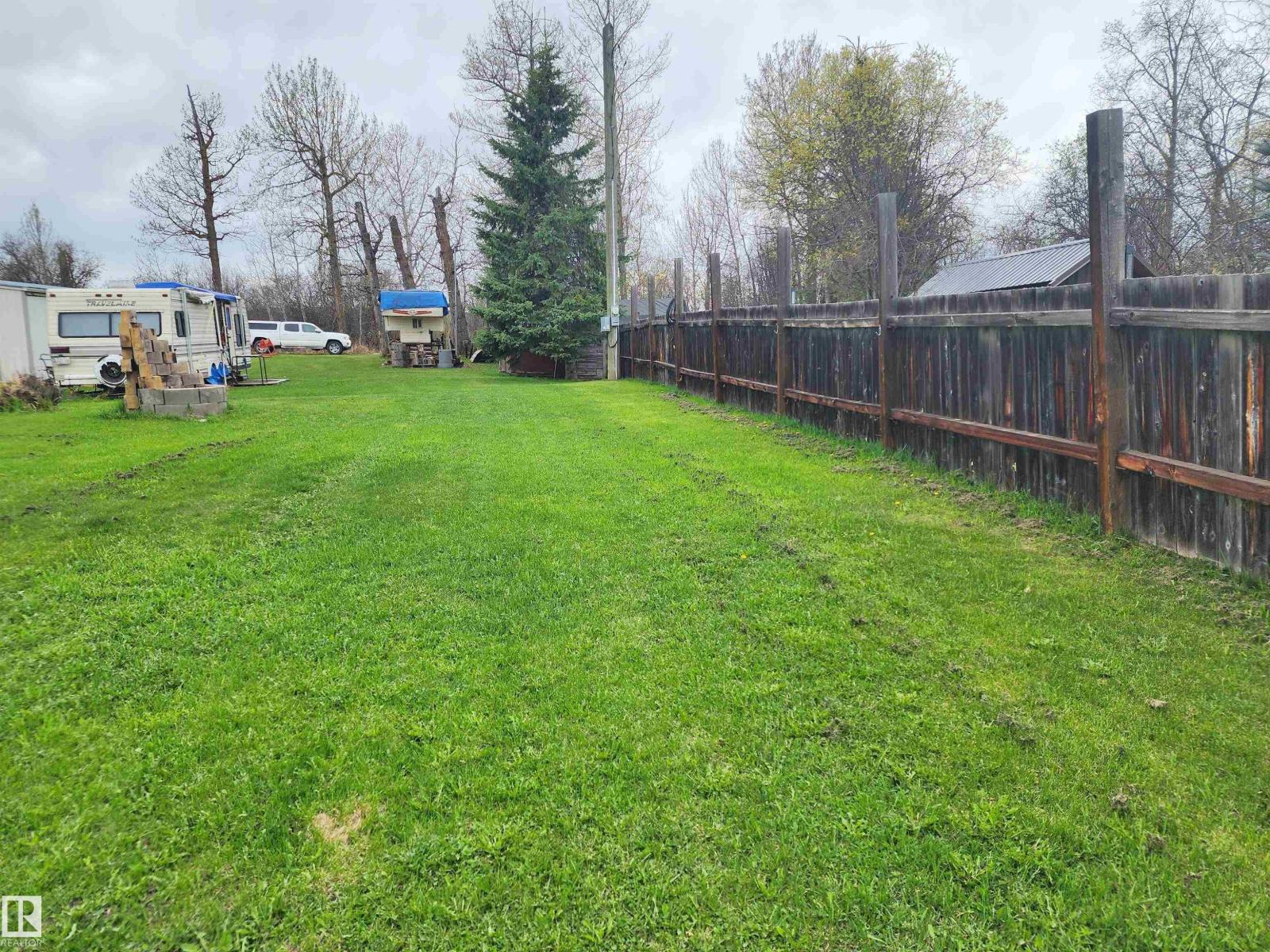 612 1 Av E Property Photo 1