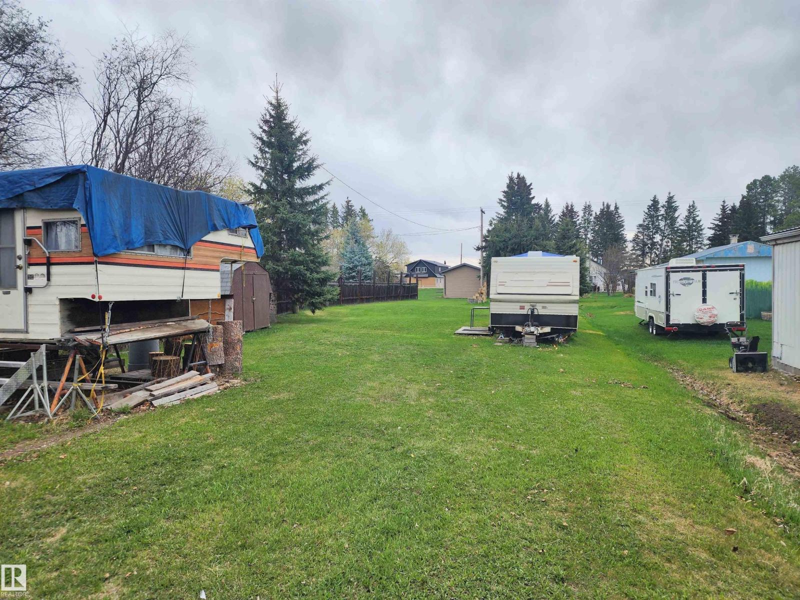 612 1 Av E Property Photo 2