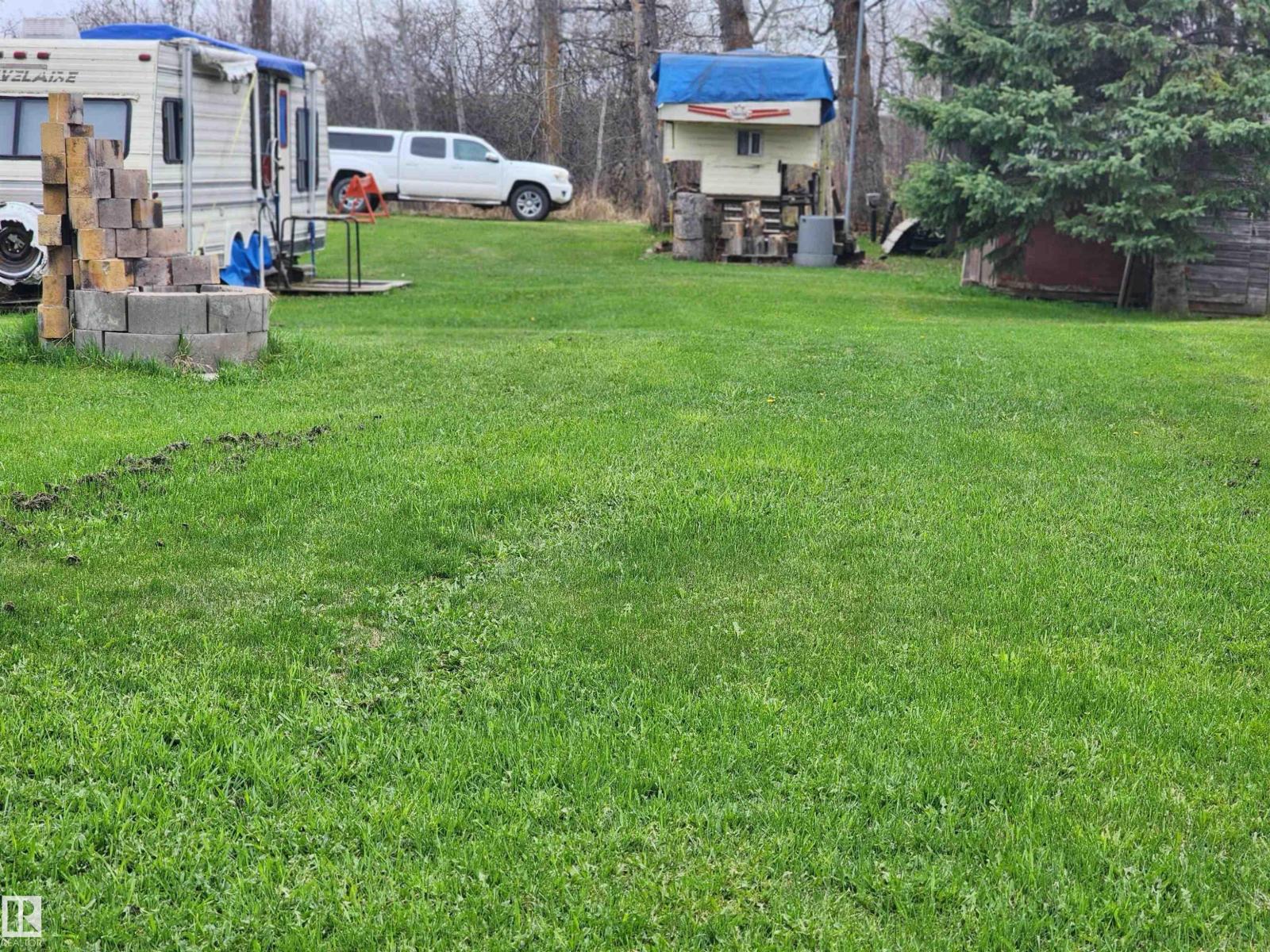 612 1 Av E Property Photo 5