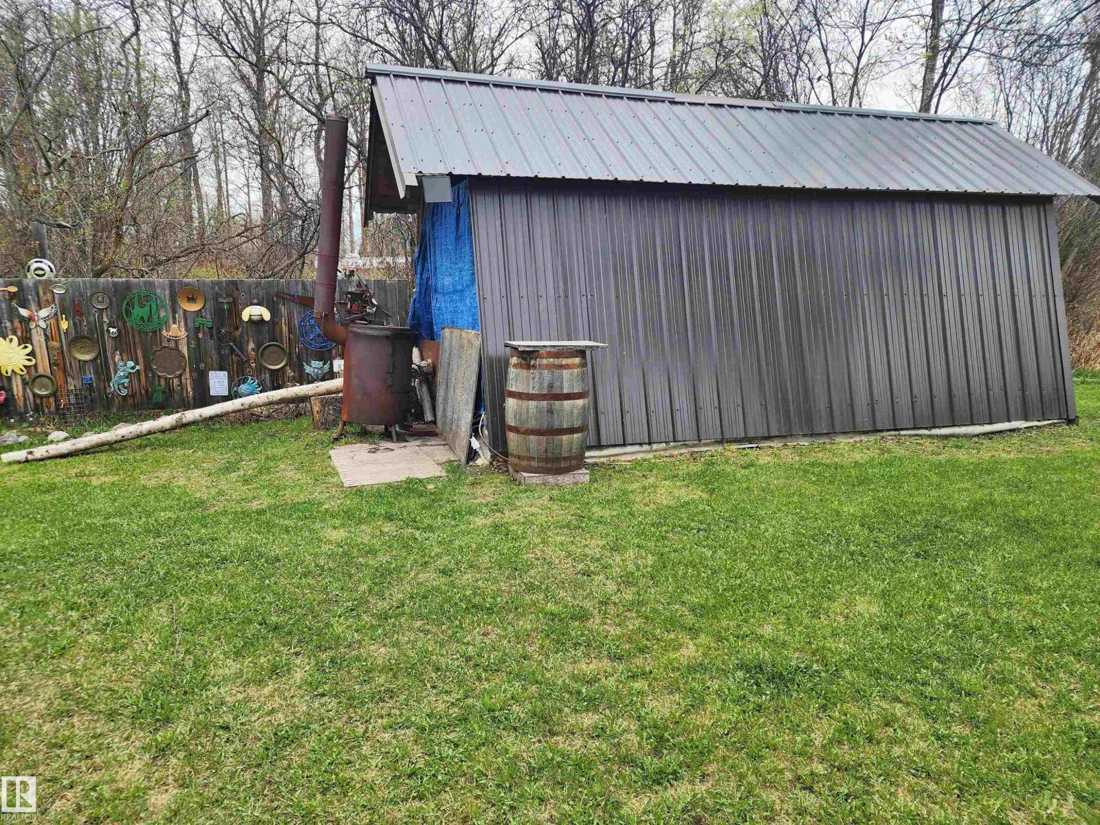 612 1 Av E Property Photo 6