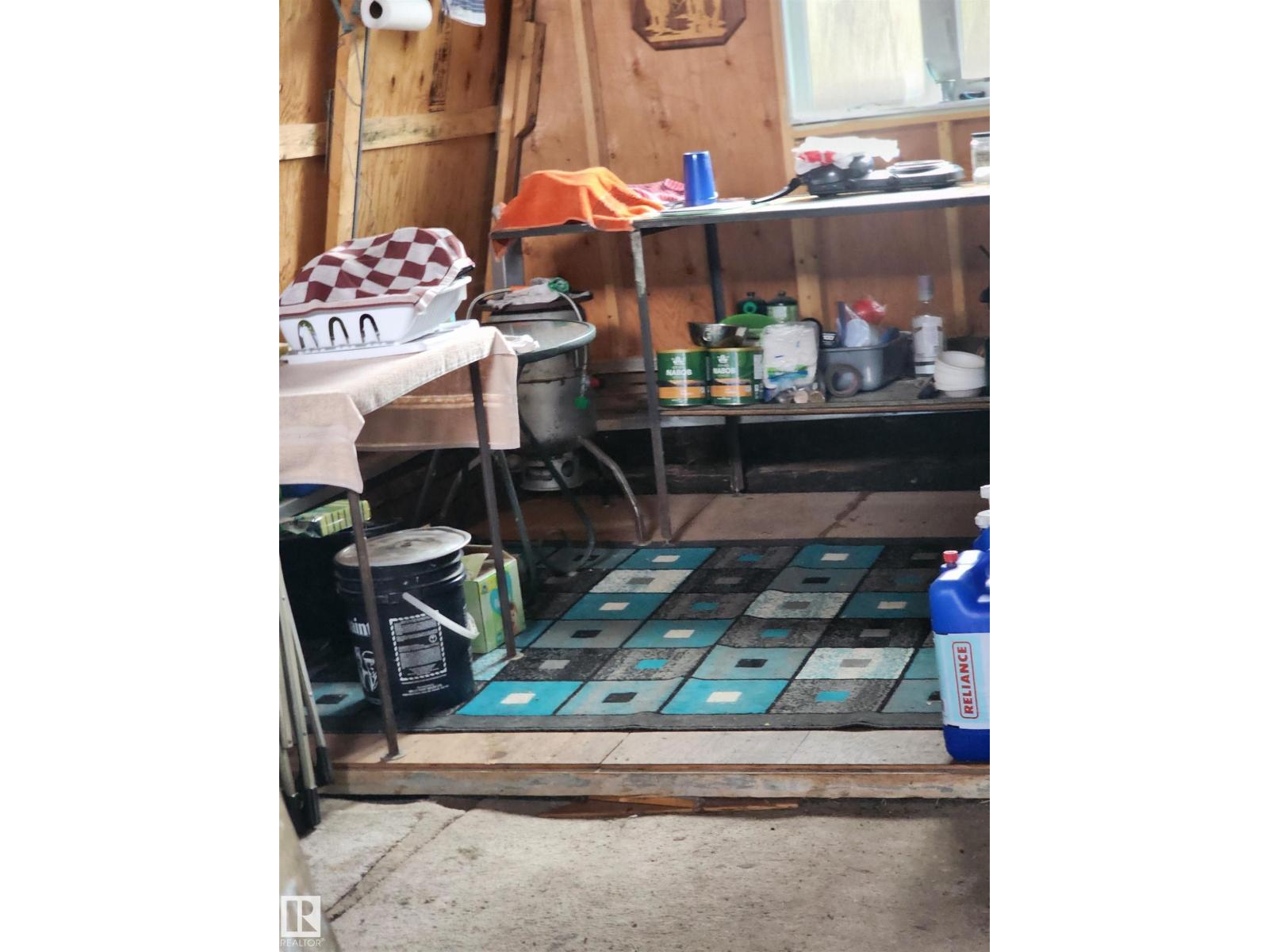 612 1 Av E Property Photo 7