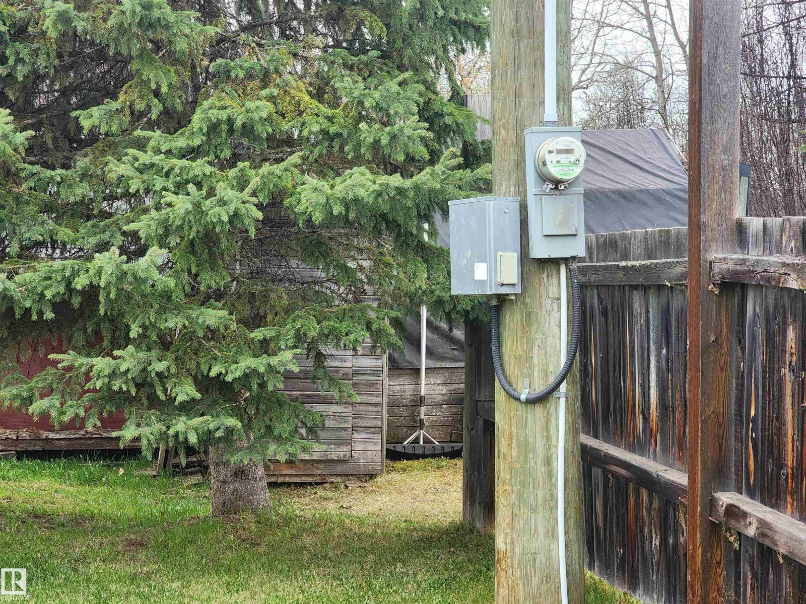612 1 Av E Property Photo 9