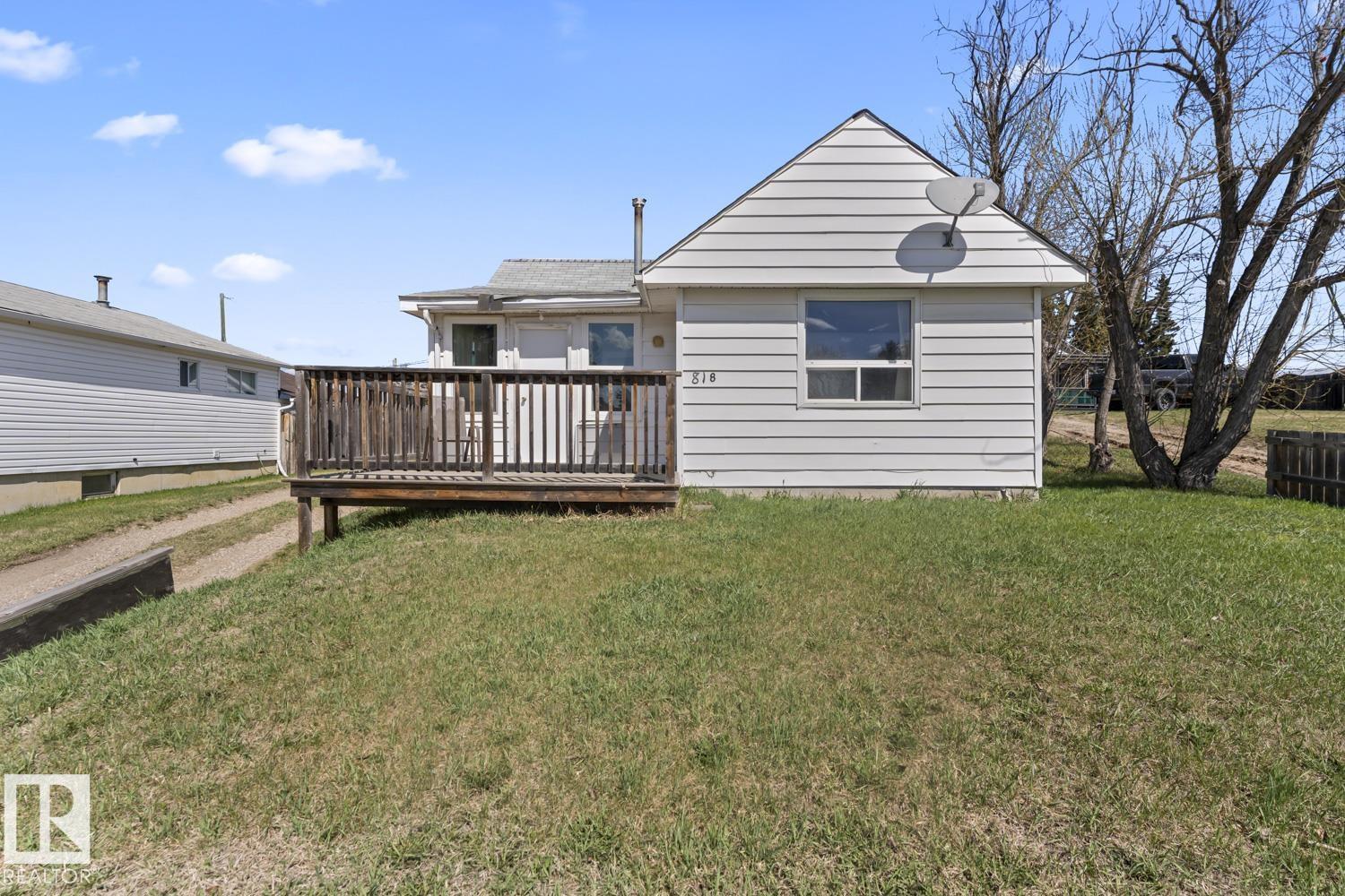 818 11 AV Property Photo 1