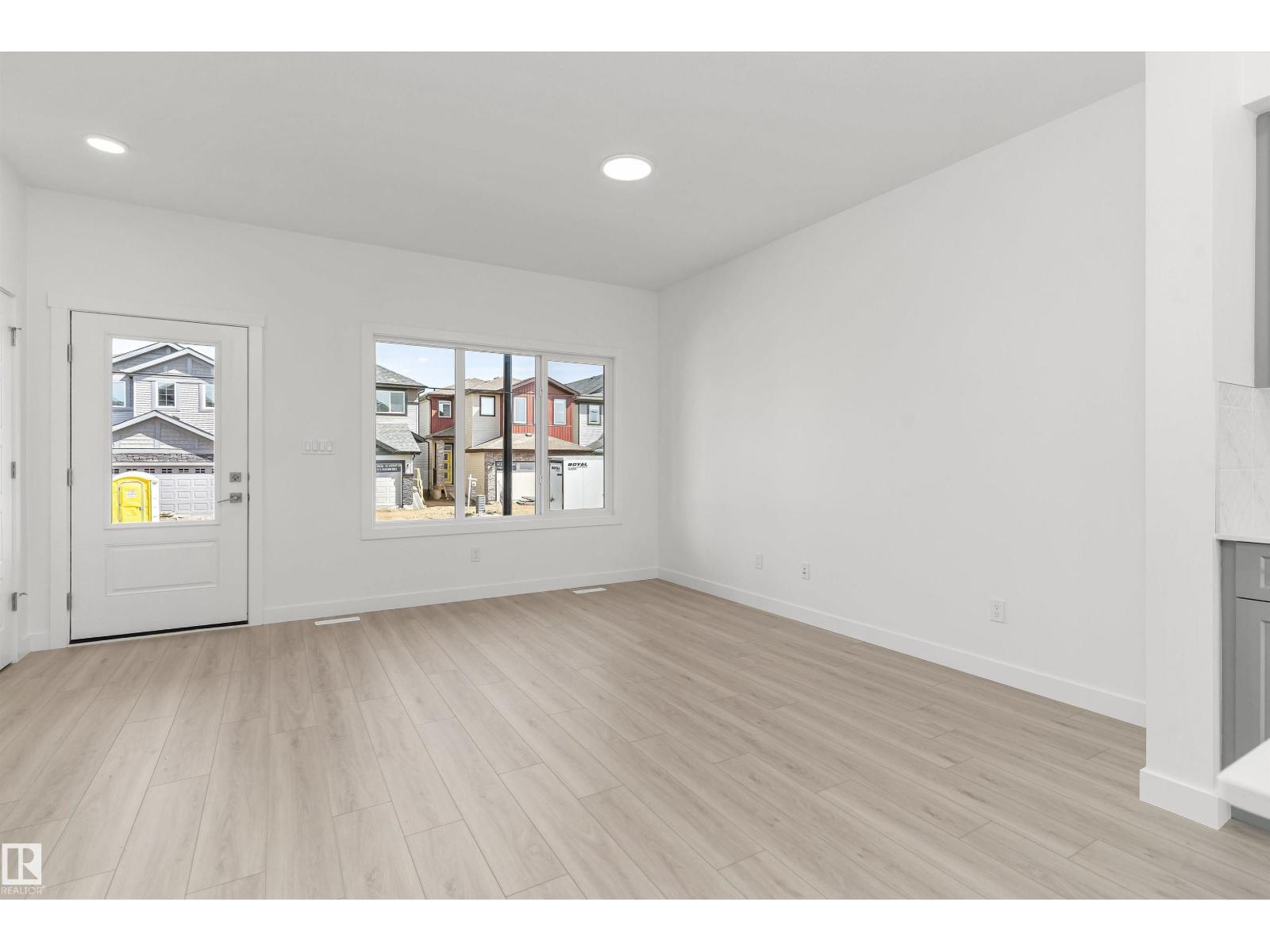 20623 43 Av Nw Property Photo 4