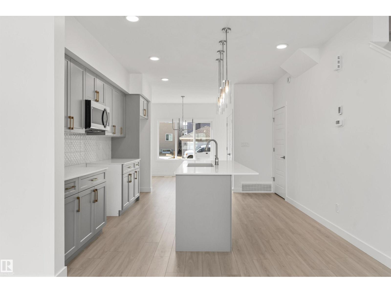 20623 43 Av Nw Property Photo 17