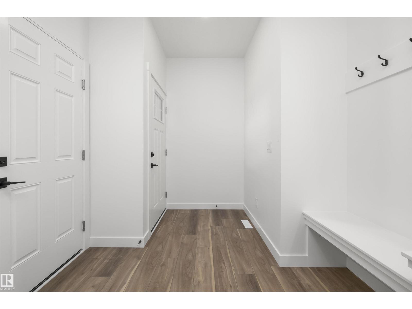 8608 183 Av Nw Property Photo 4