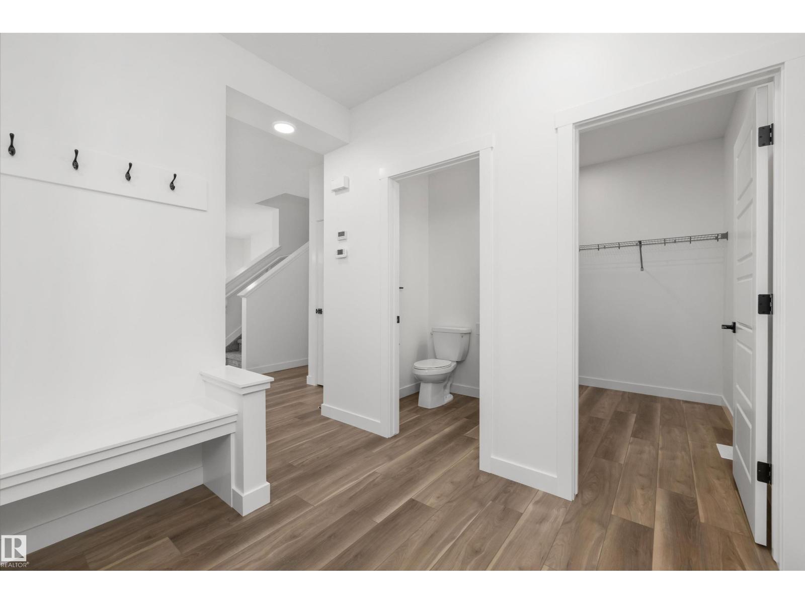 8608 183 Av Nw Property Photo 5
