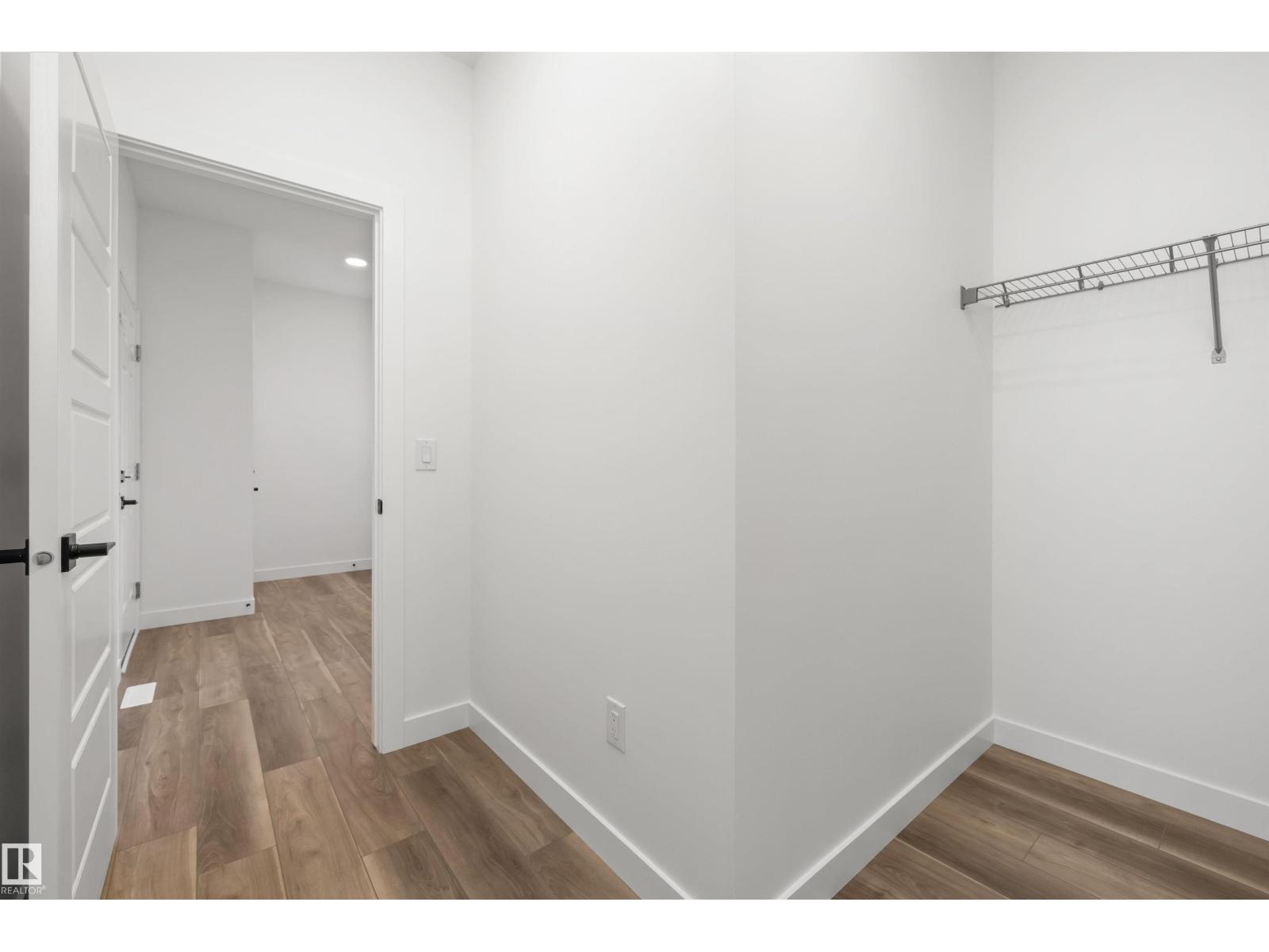 8608 183 Av Nw Property Photo 7
