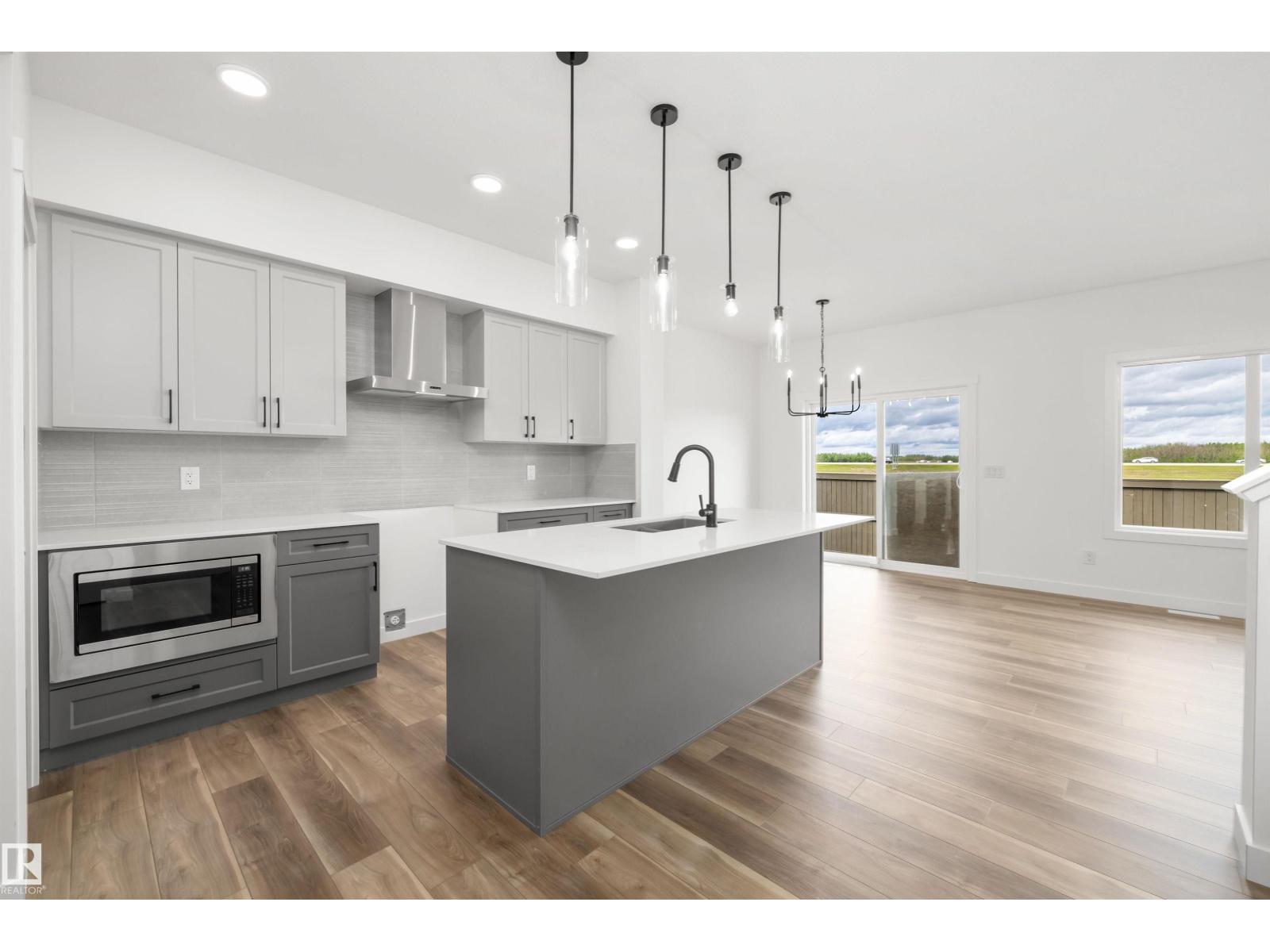 8608 183 Av Nw Property Photo 9