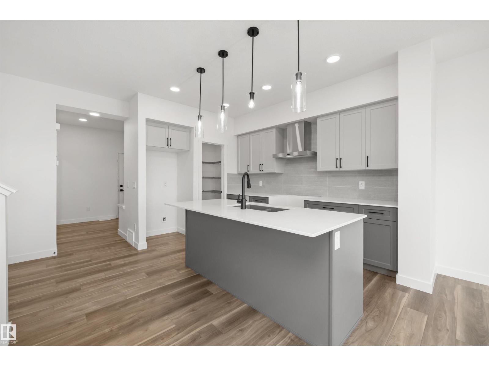 8608 183 Av Nw Property Photo 10