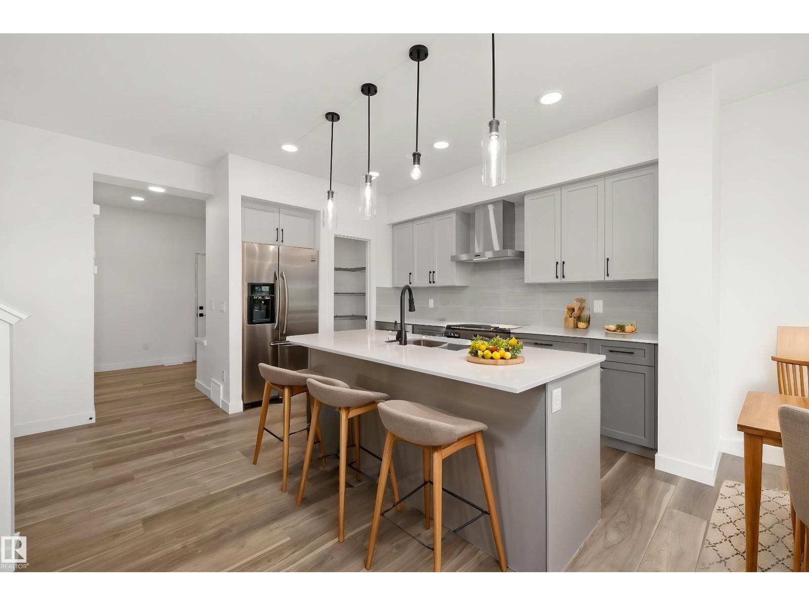 8608 183 Av Nw Property Photo 11