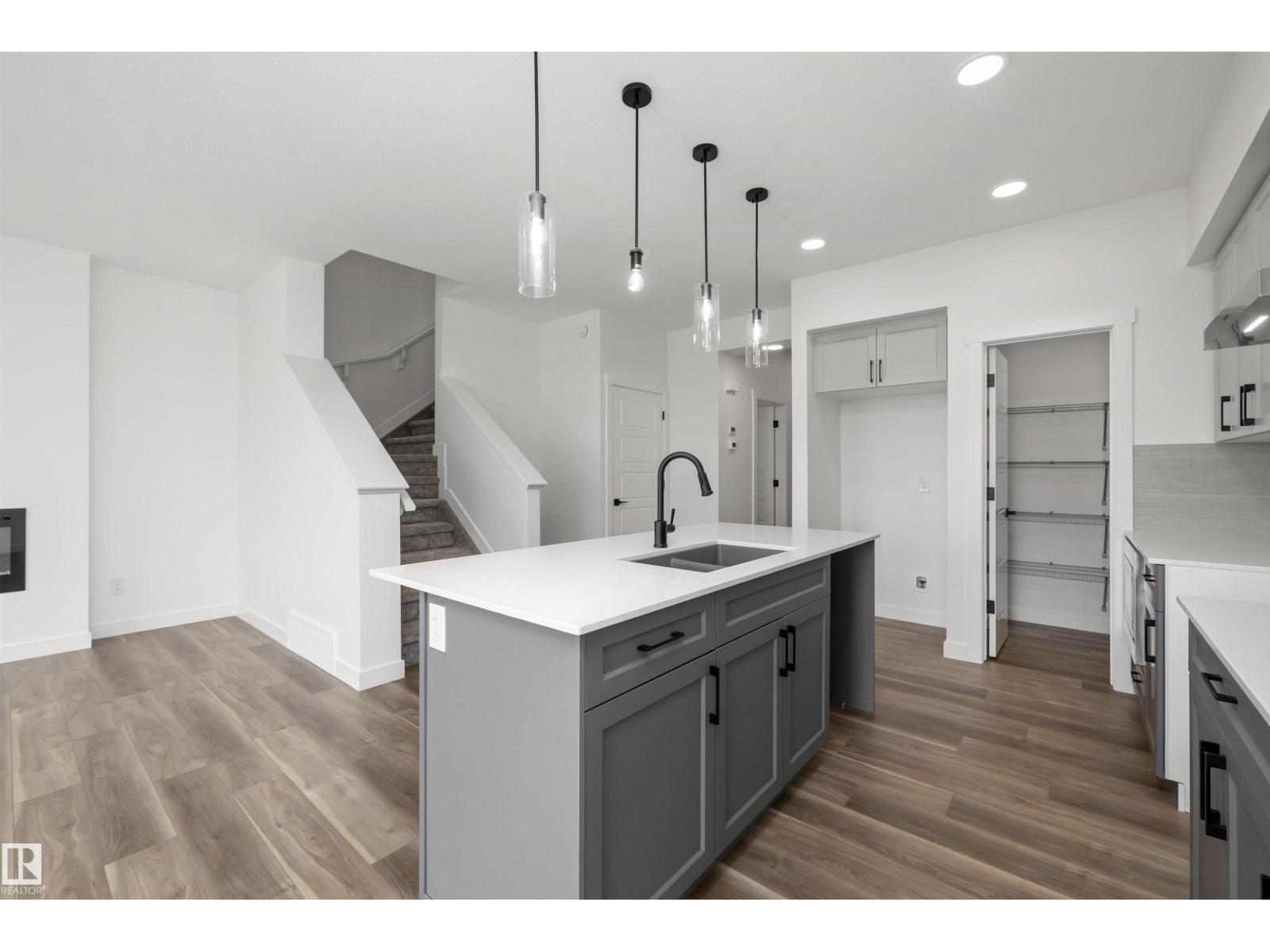 8608 183 Av Nw Property Photo 12
