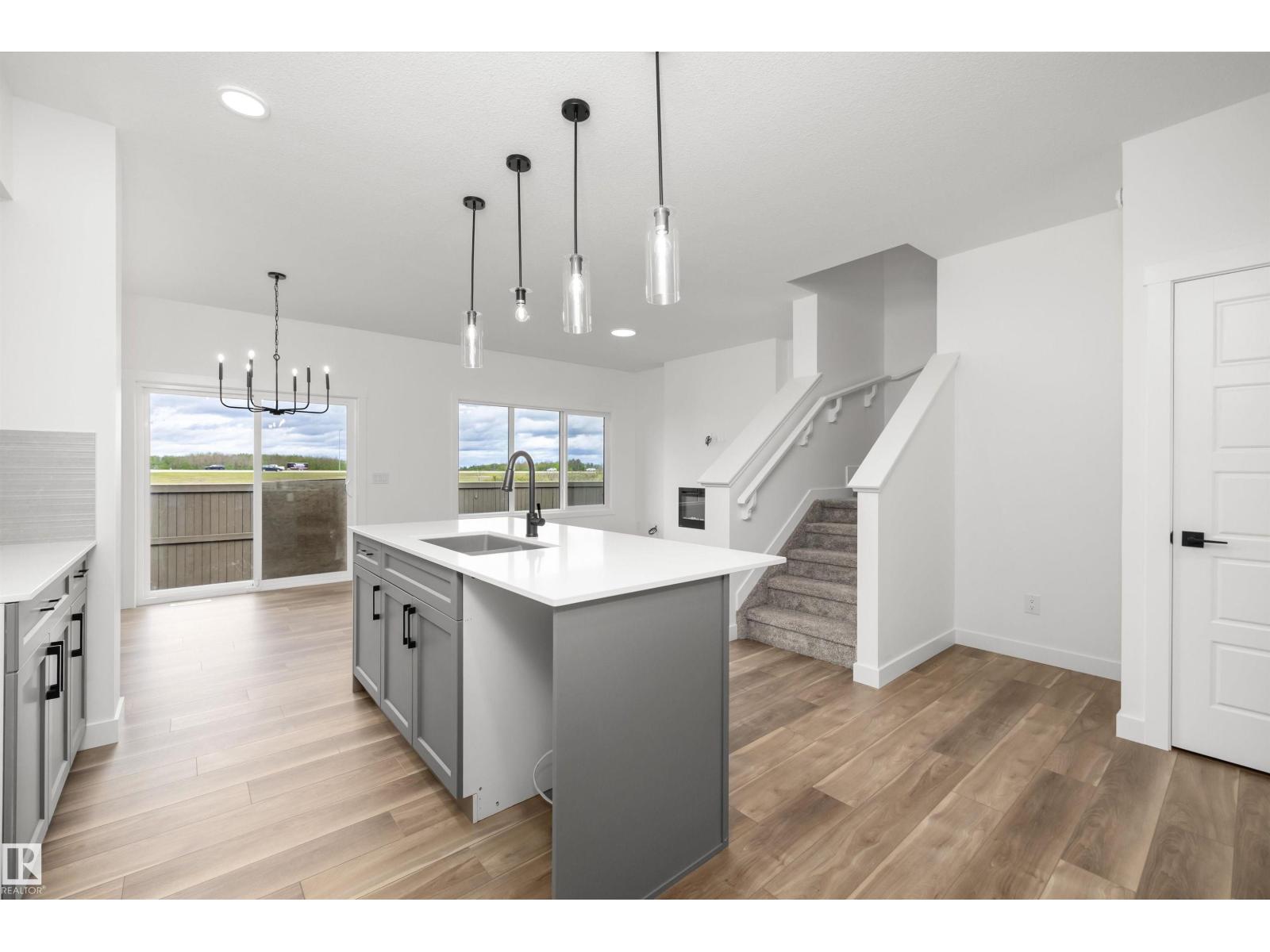 8608 183 Av Nw Property Photo 14