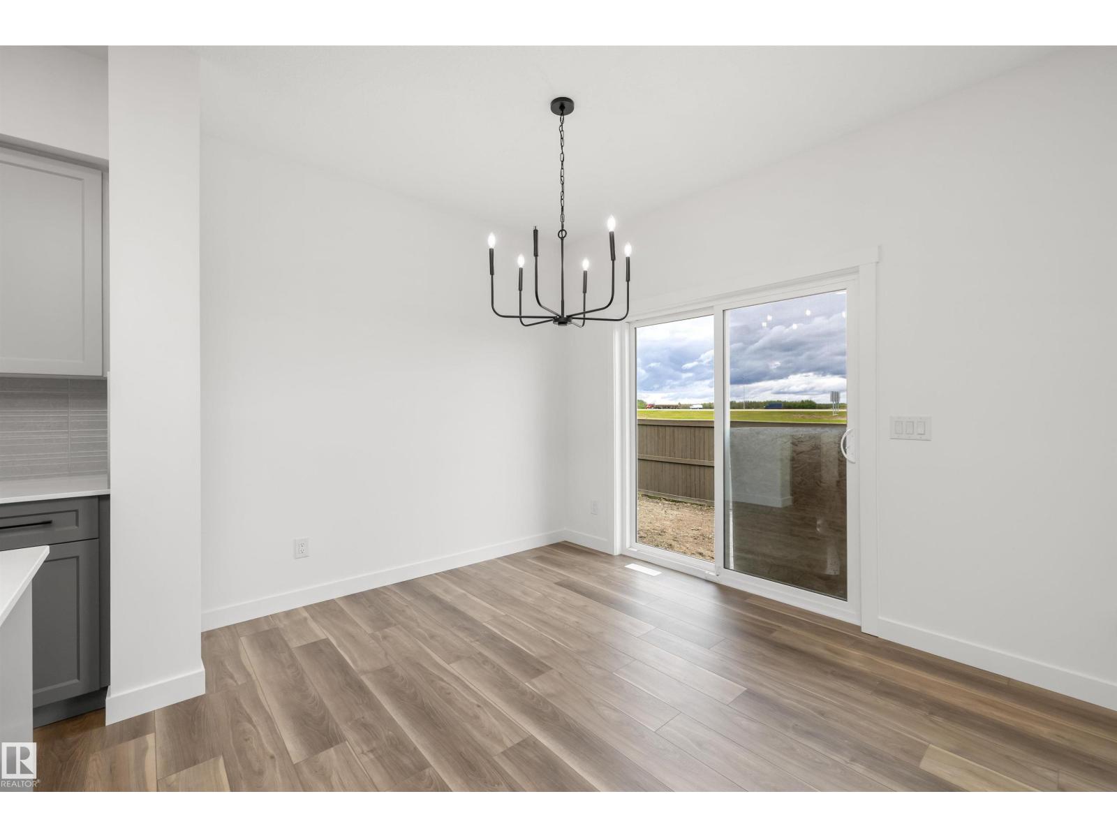 8608 183 Av Nw Property Photo 15