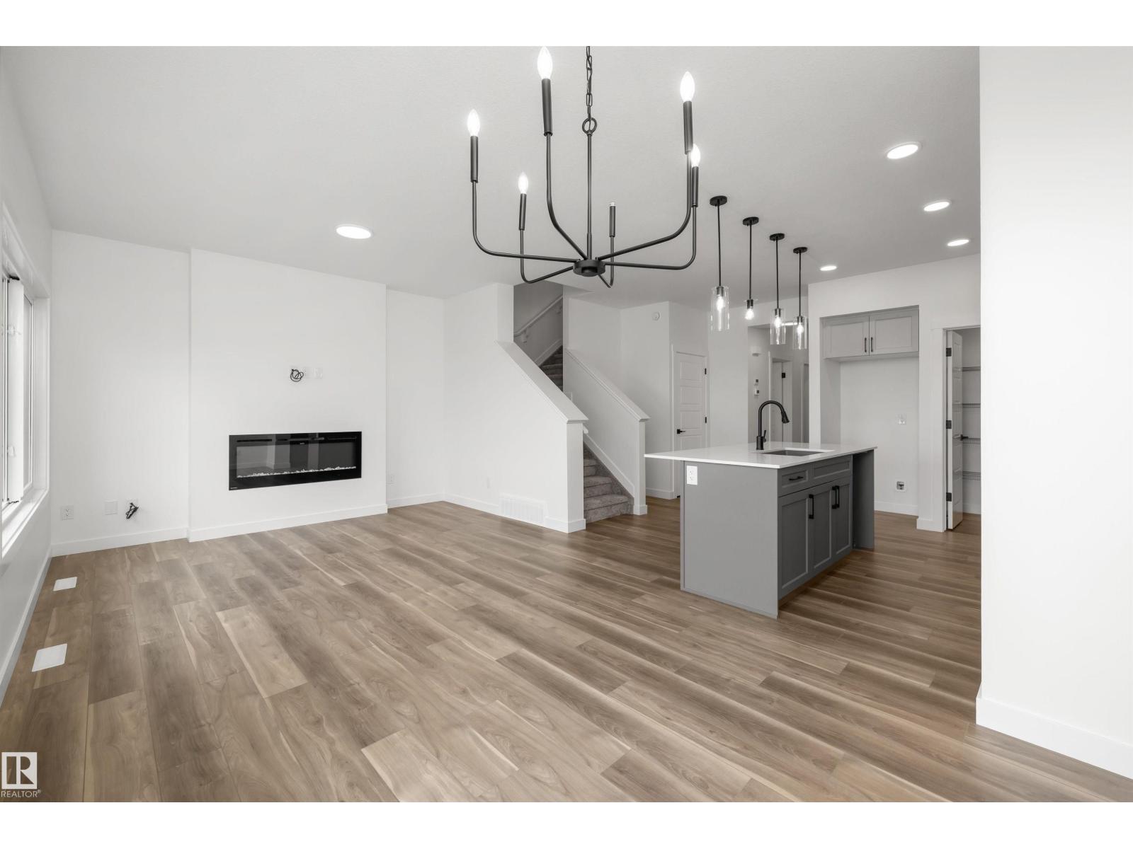 8608 183 Av Nw Property Photo 16