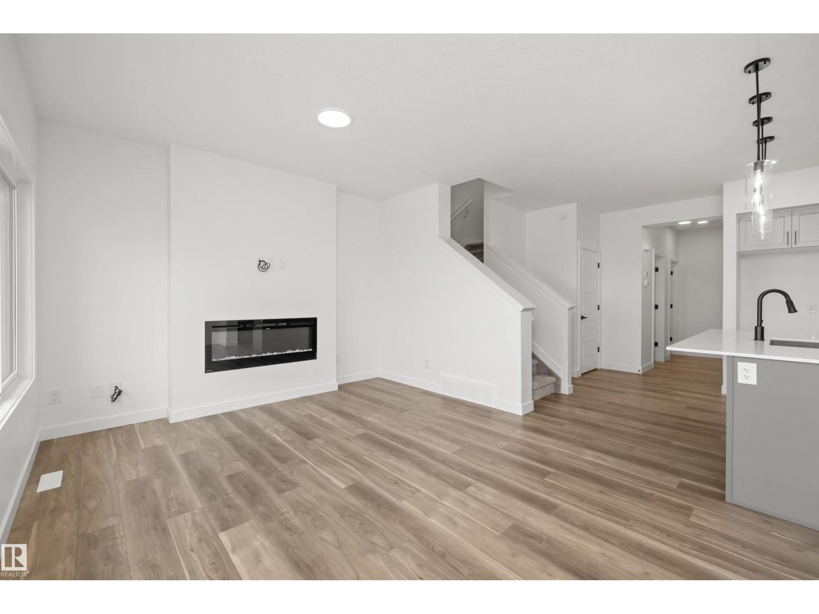 8608 183 Av Nw Property Photo 17