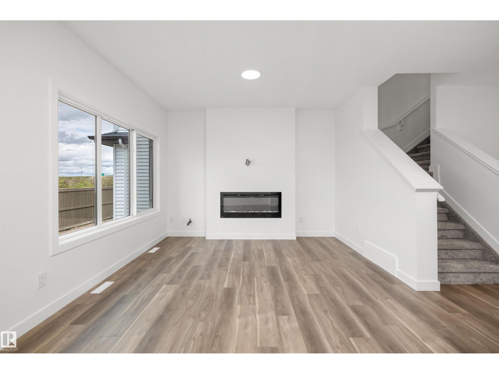 8608 183 Av Nw Property Photo 18