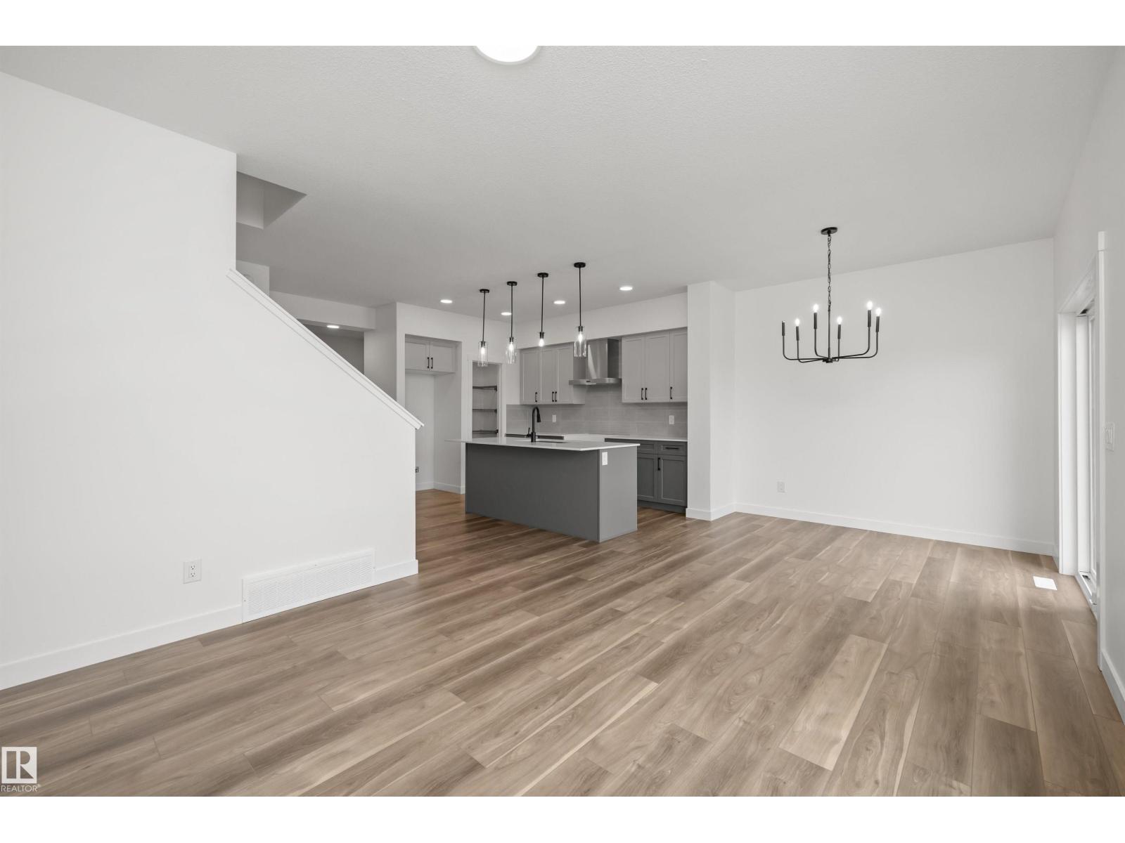 8608 183 Av Nw Property Photo 19