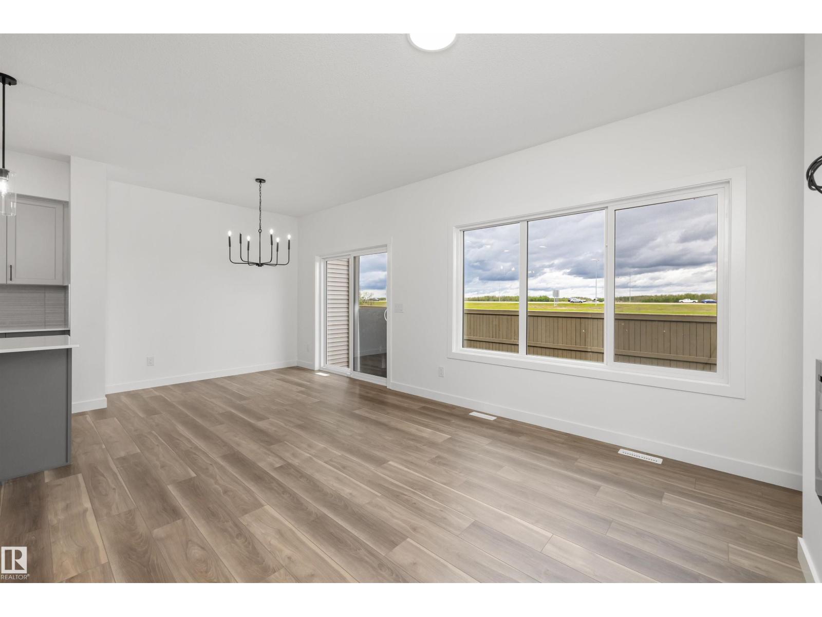 8608 183 Av Nw Property Photo 20