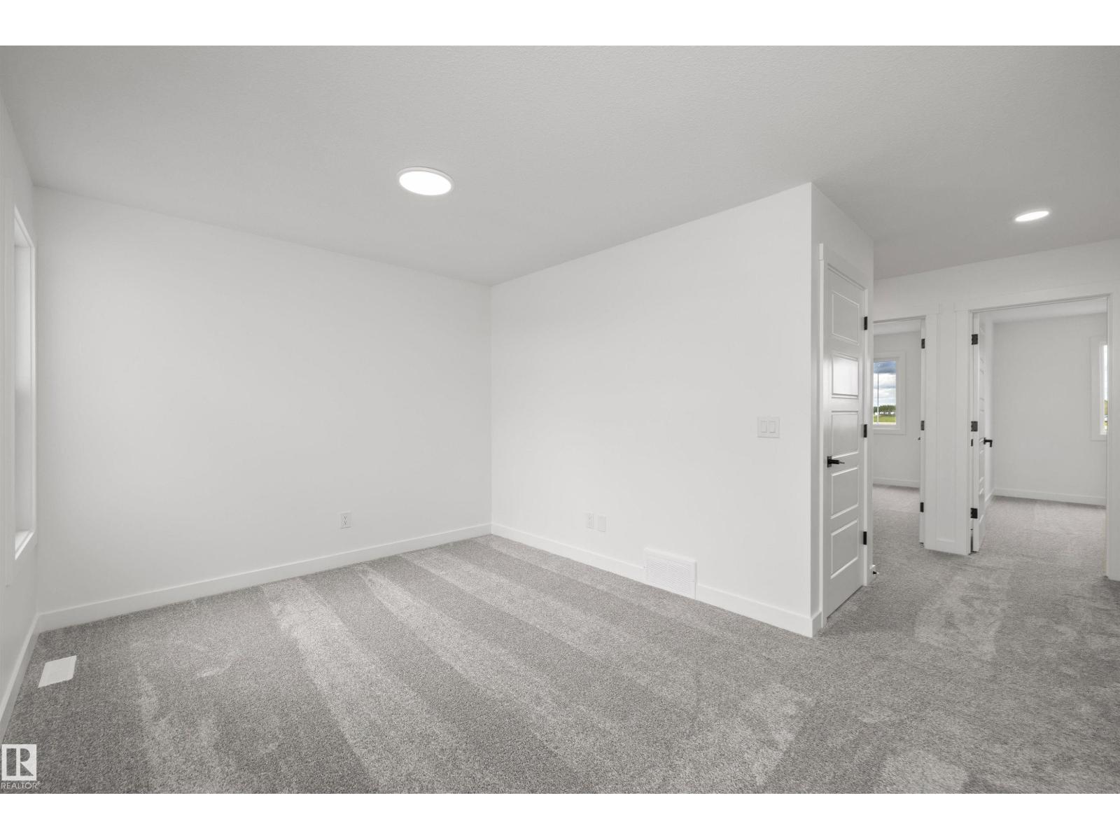 8608 183 Av Nw Property Photo 23