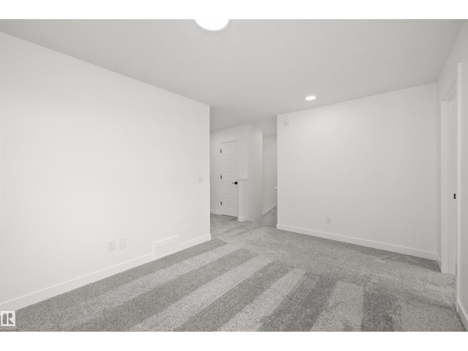 8608 183 Av Nw Property Photo 24