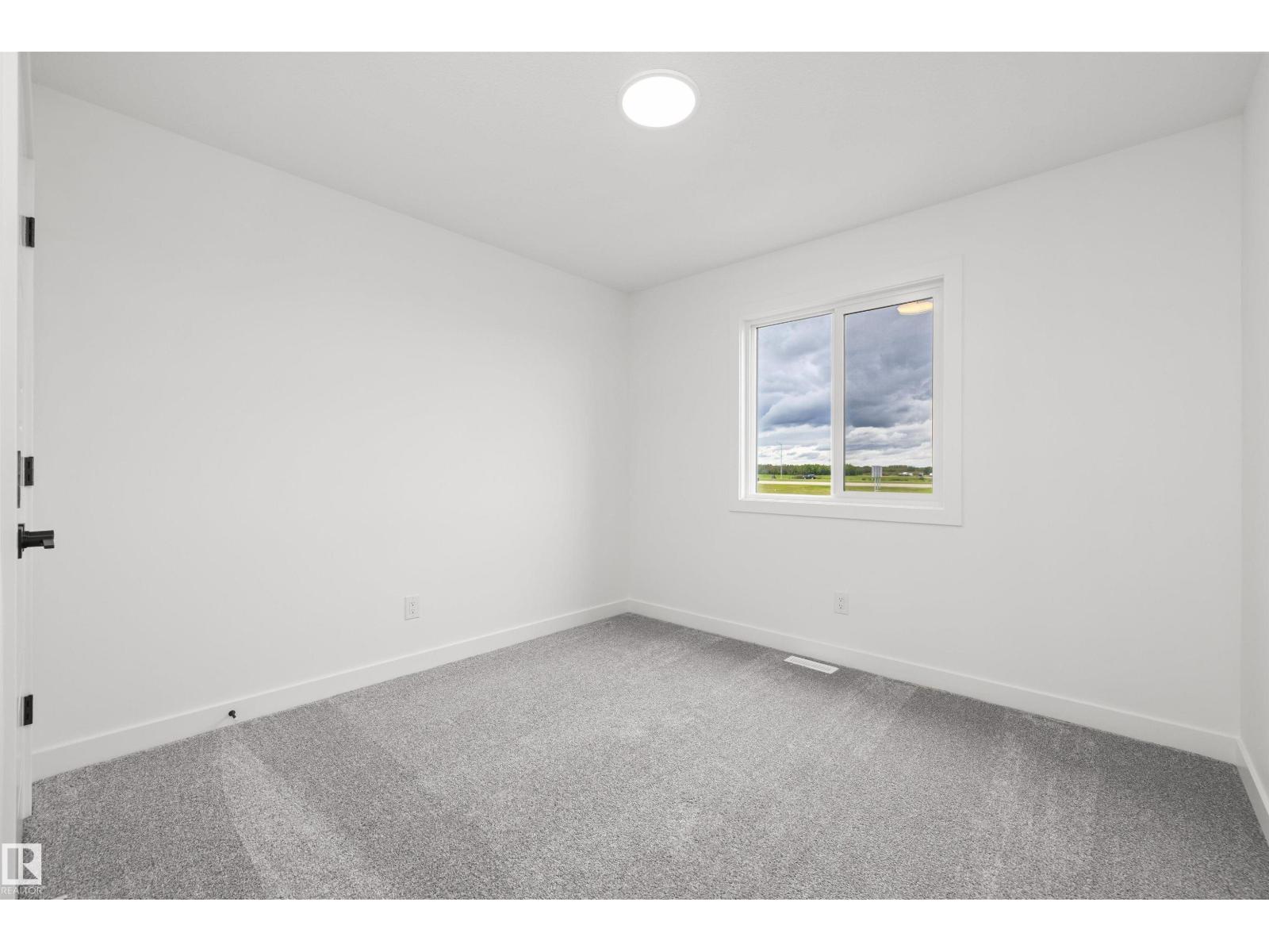 8608 183 Av Nw Property Photo 27