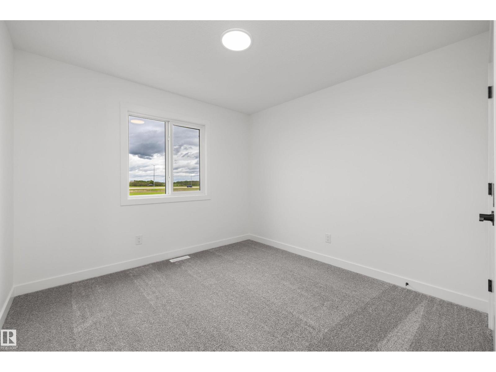 8608 183 Av Nw Property Photo 29