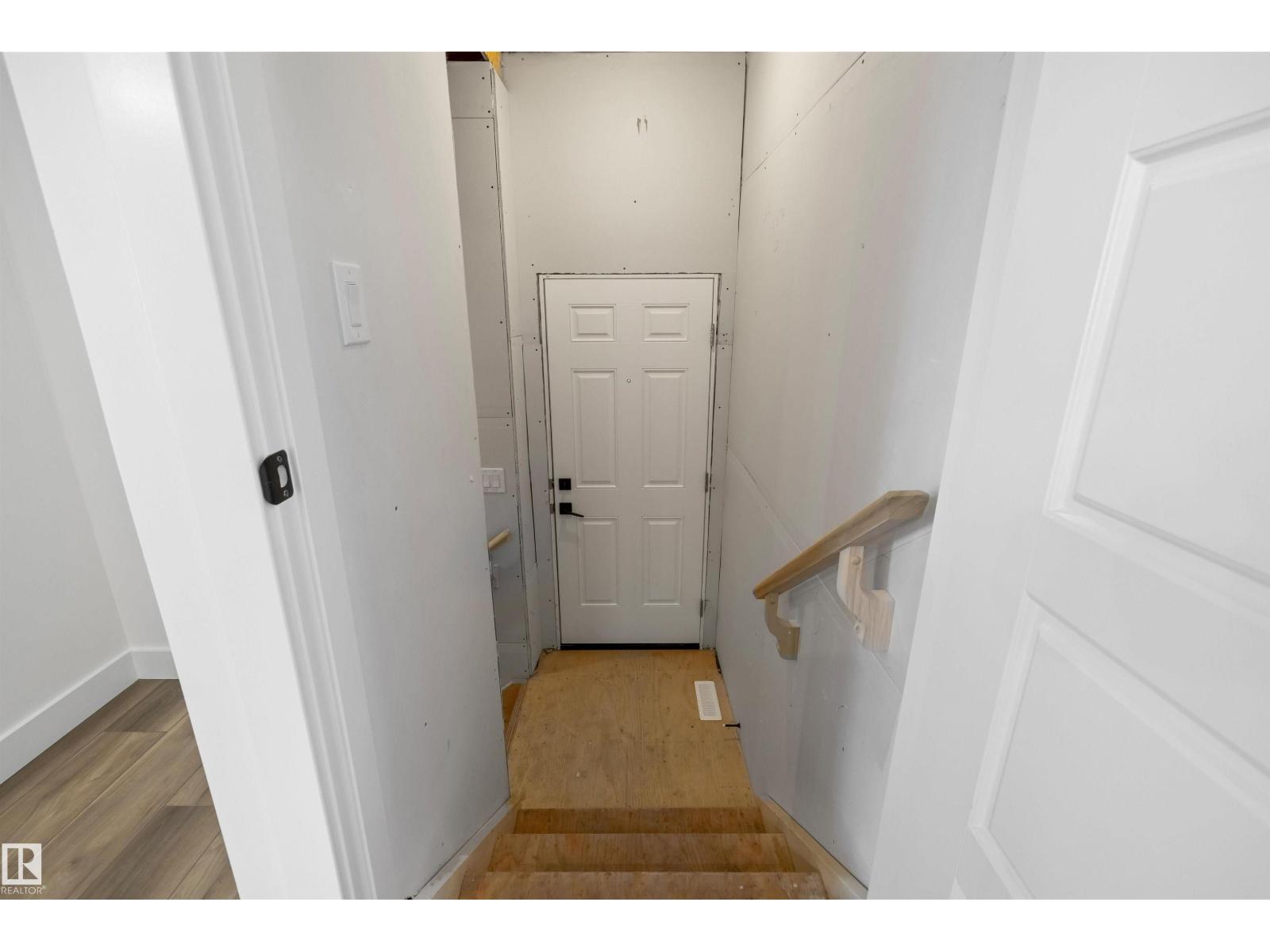 8608 183 Av Nw Property Photo 39
