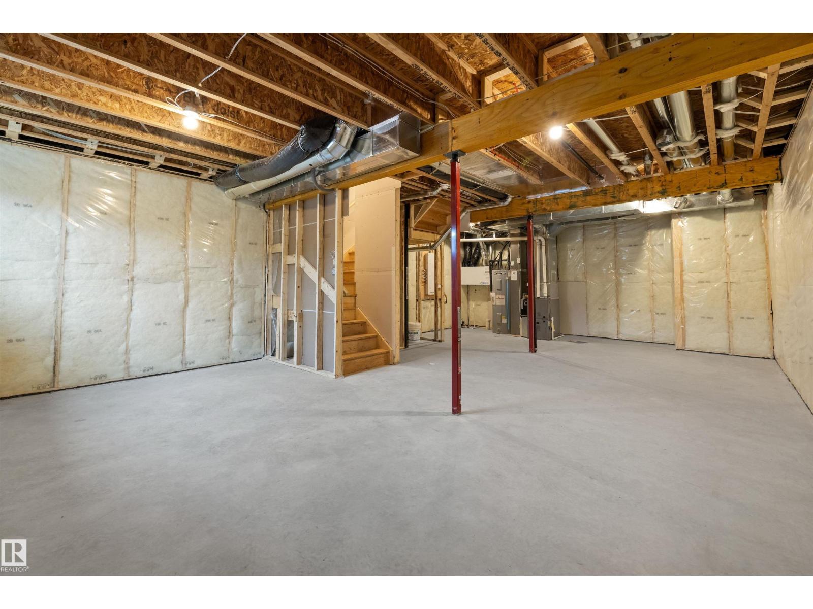 8608 183 Av Nw Property Photo 40
