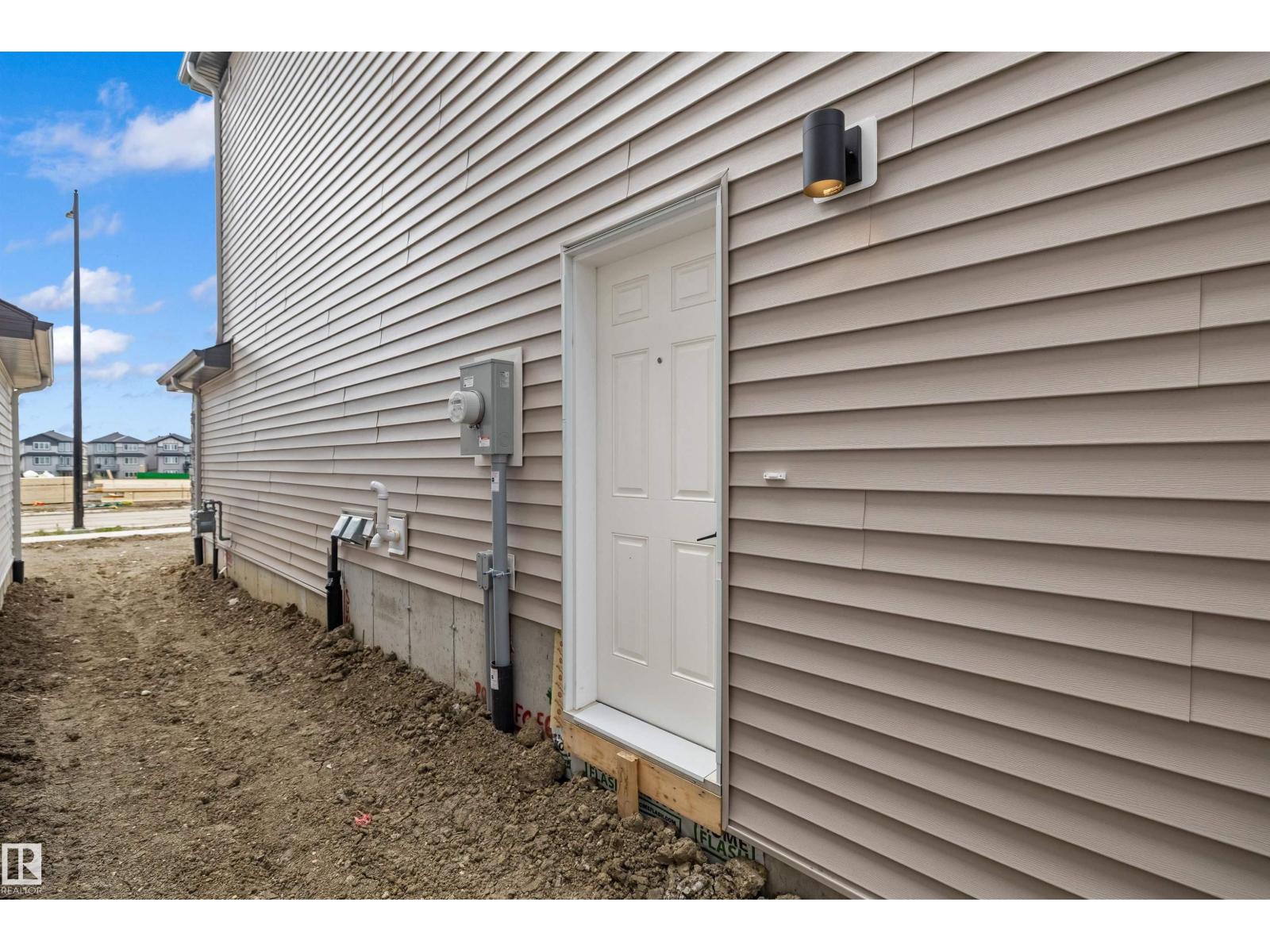 8608 183 Av Nw Property Photo 42