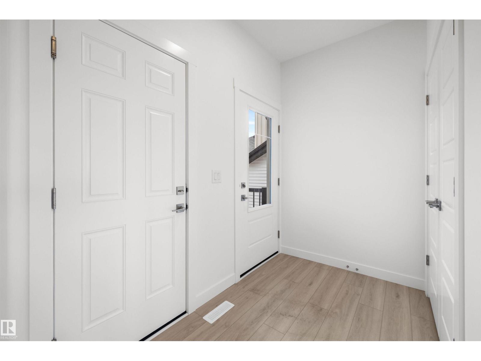 8536 183 Av Nw Property Photo 3