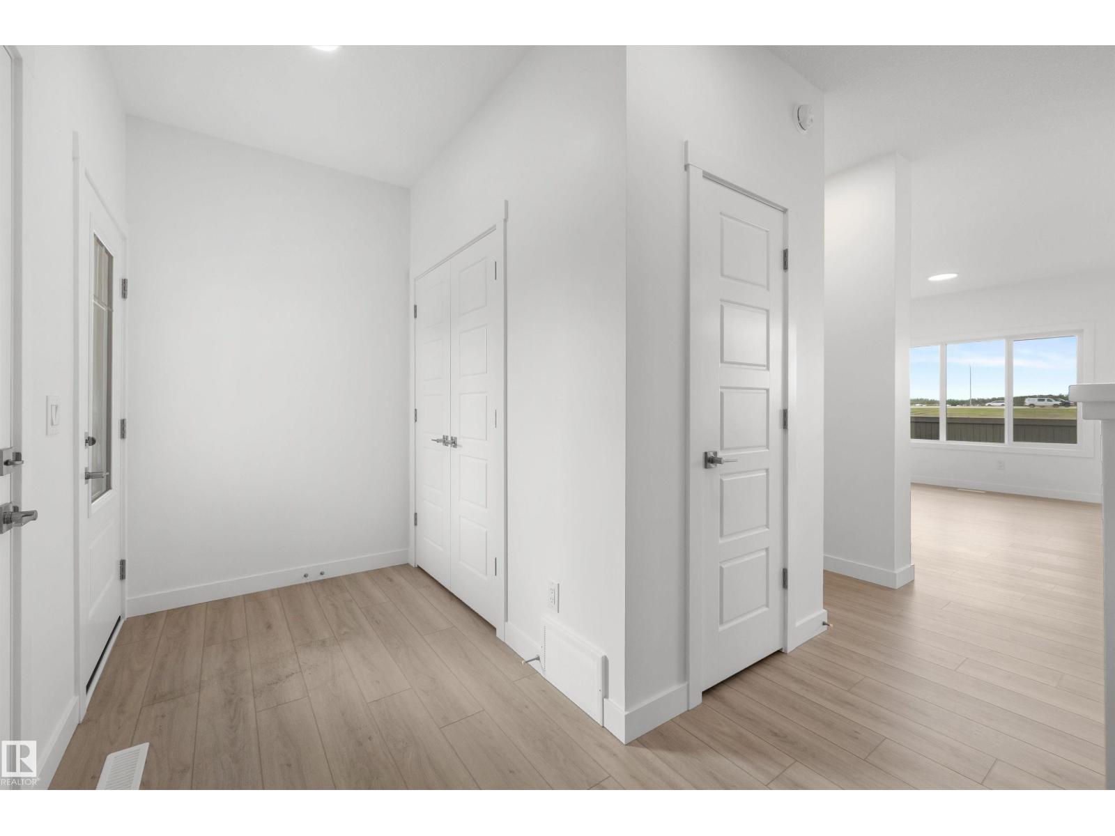 8536 183 Av Nw Property Photo 4