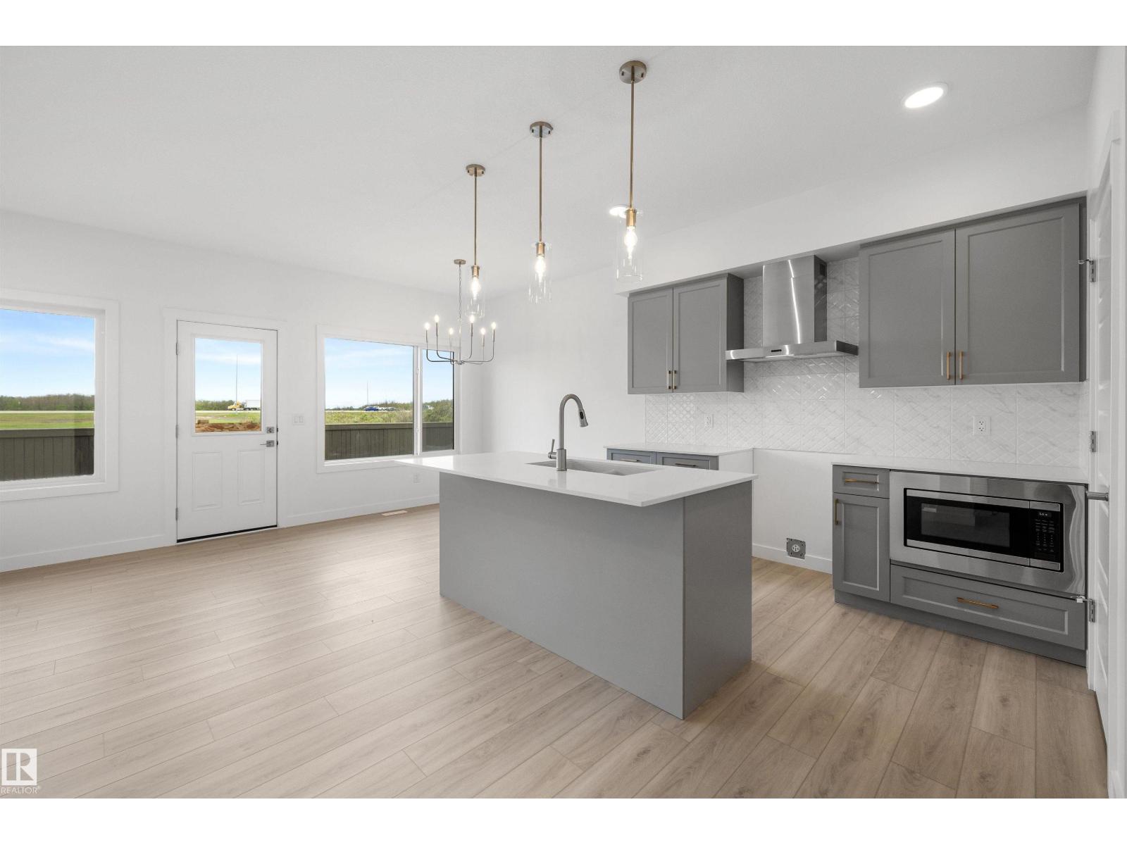 8536 183 Av Nw Property Photo 7