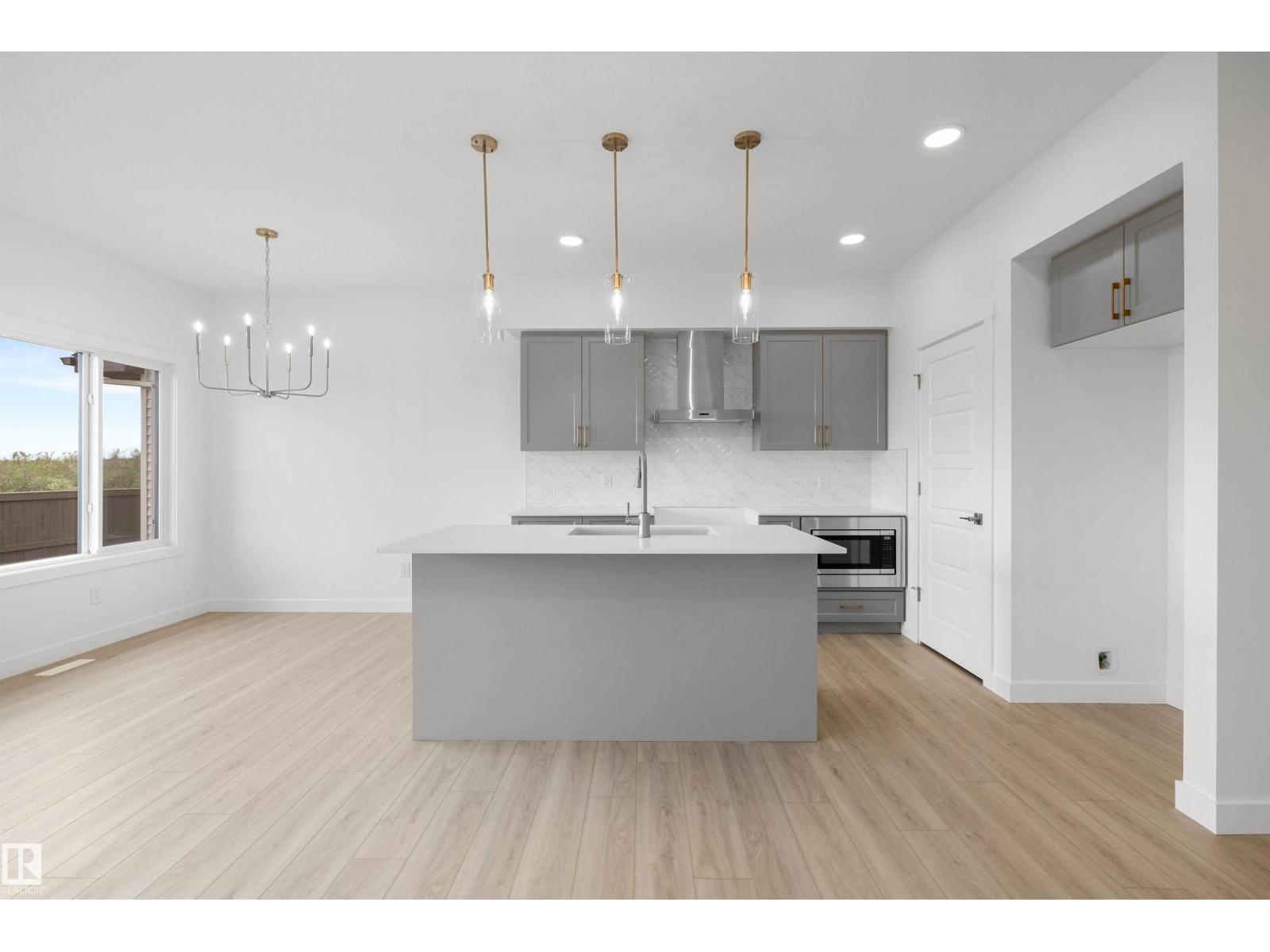 8536 183 Av Nw Property Photo 10