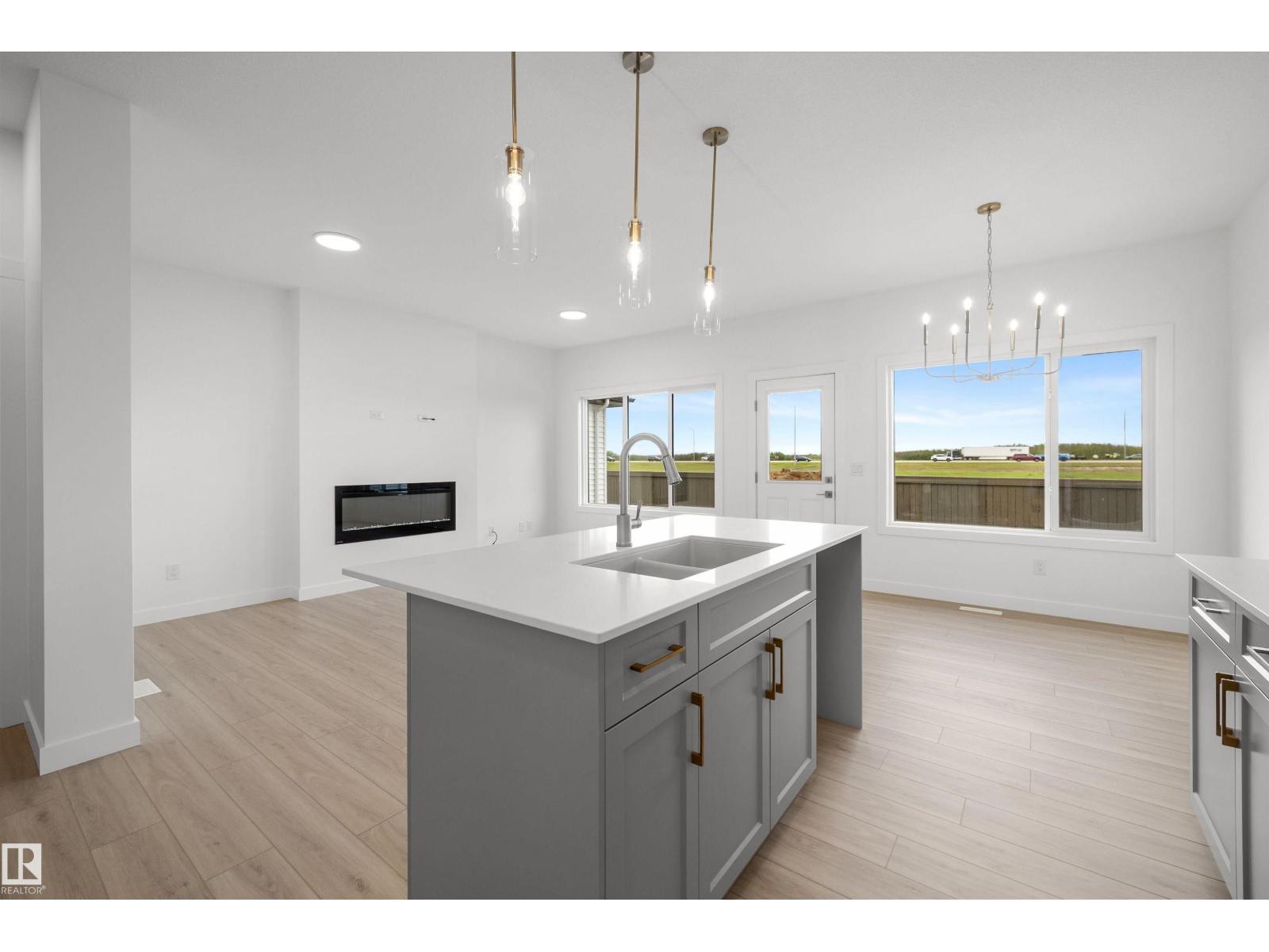 8536 183 Av Nw Property Photo 12