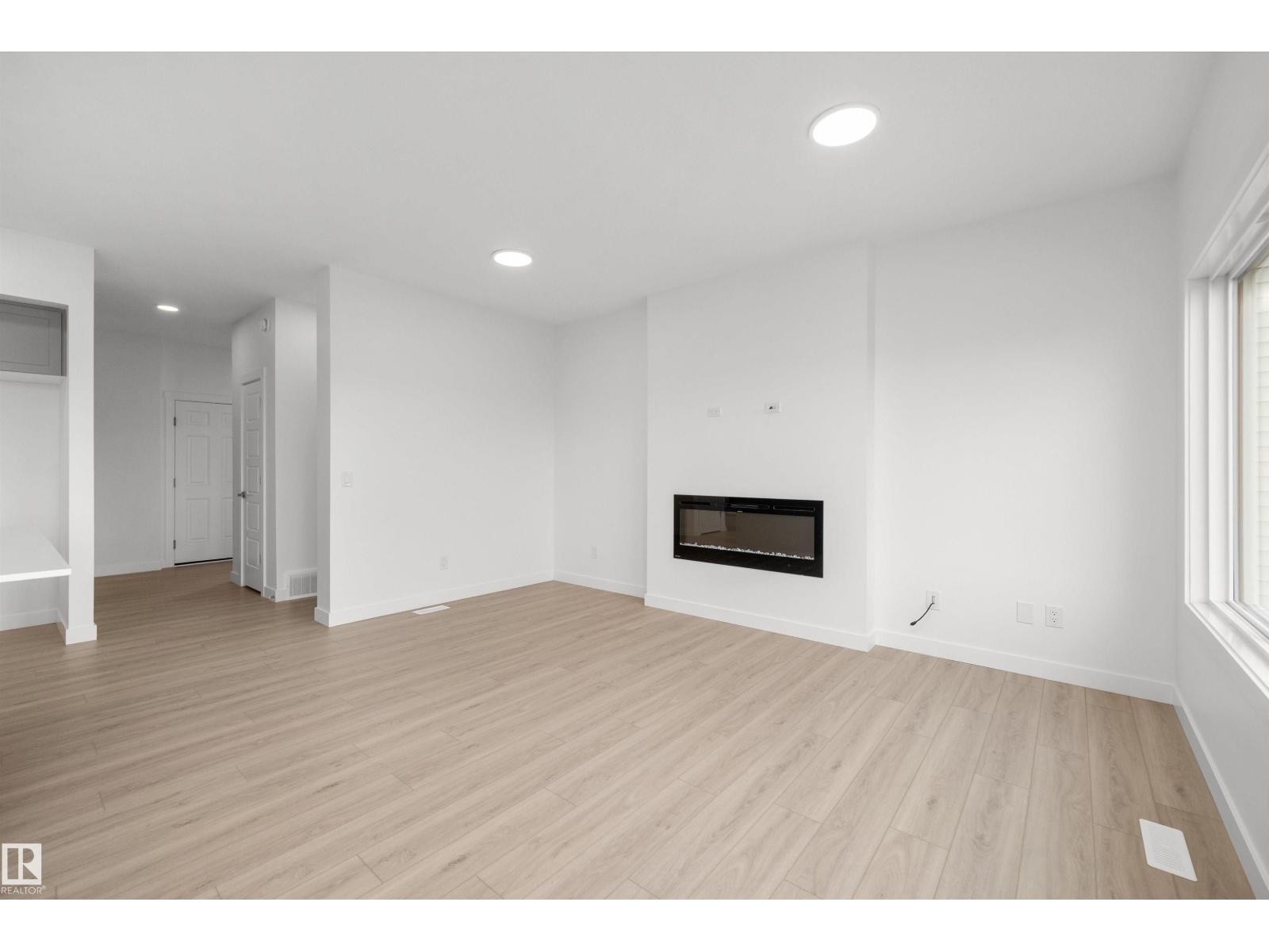 8536 183 Av Nw Property Photo 16