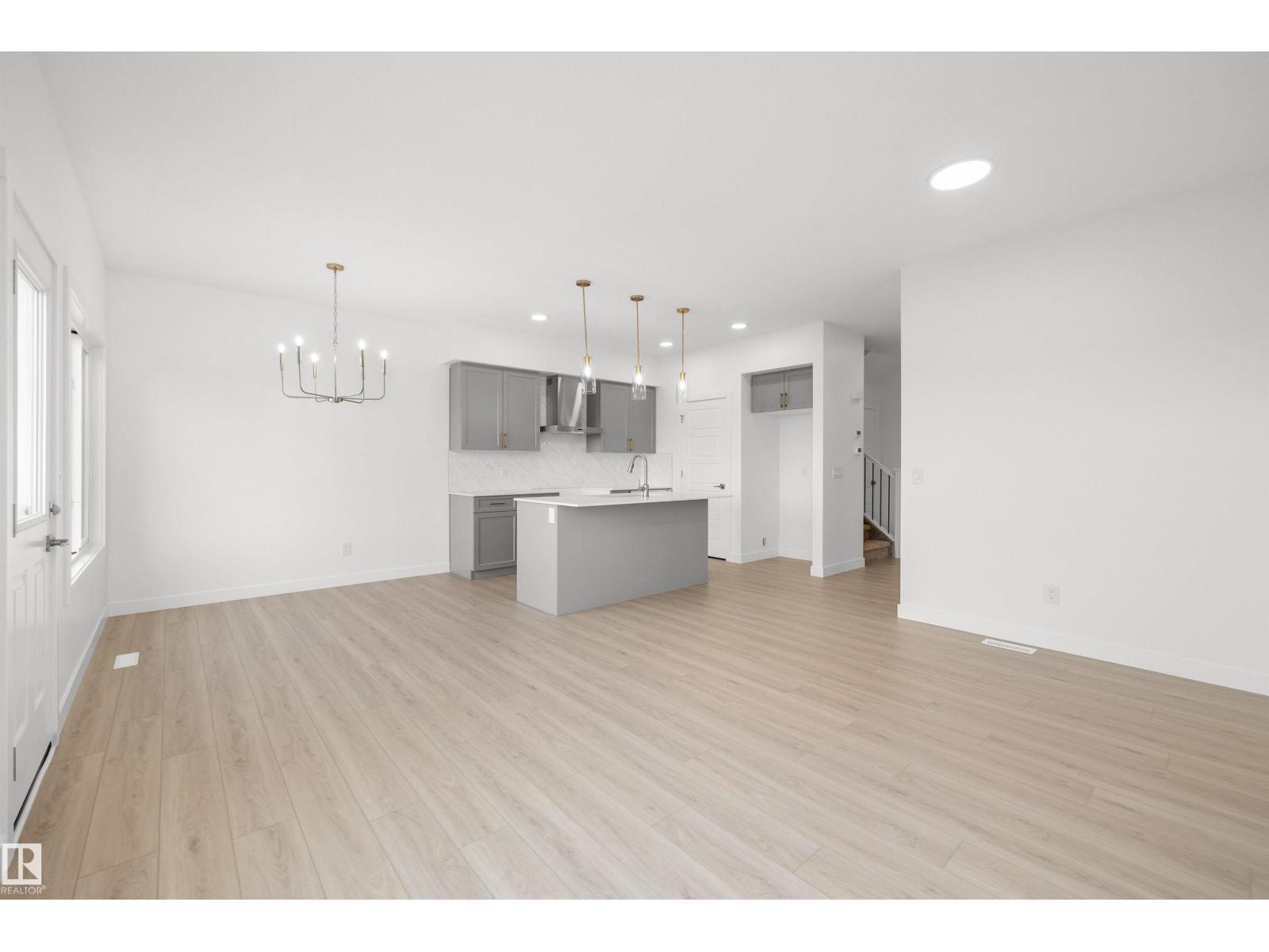 8536 183 Av Nw Property Photo 17
