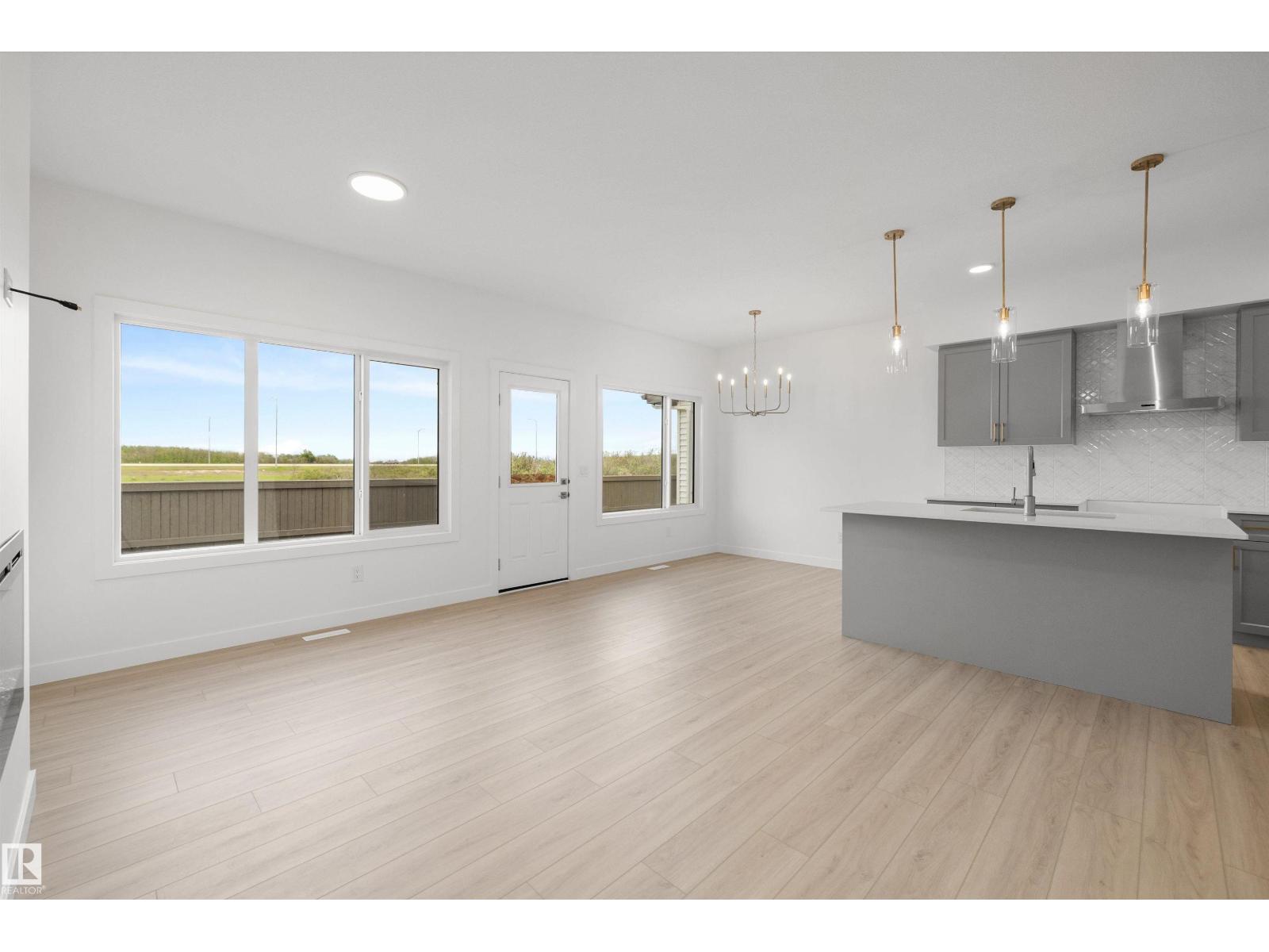 8536 183 Av Nw Property Photo 18