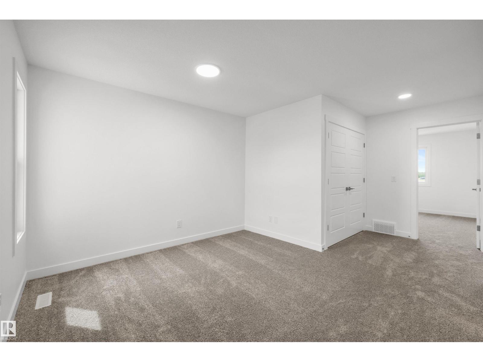 8536 183 Av Nw Property Photo 21