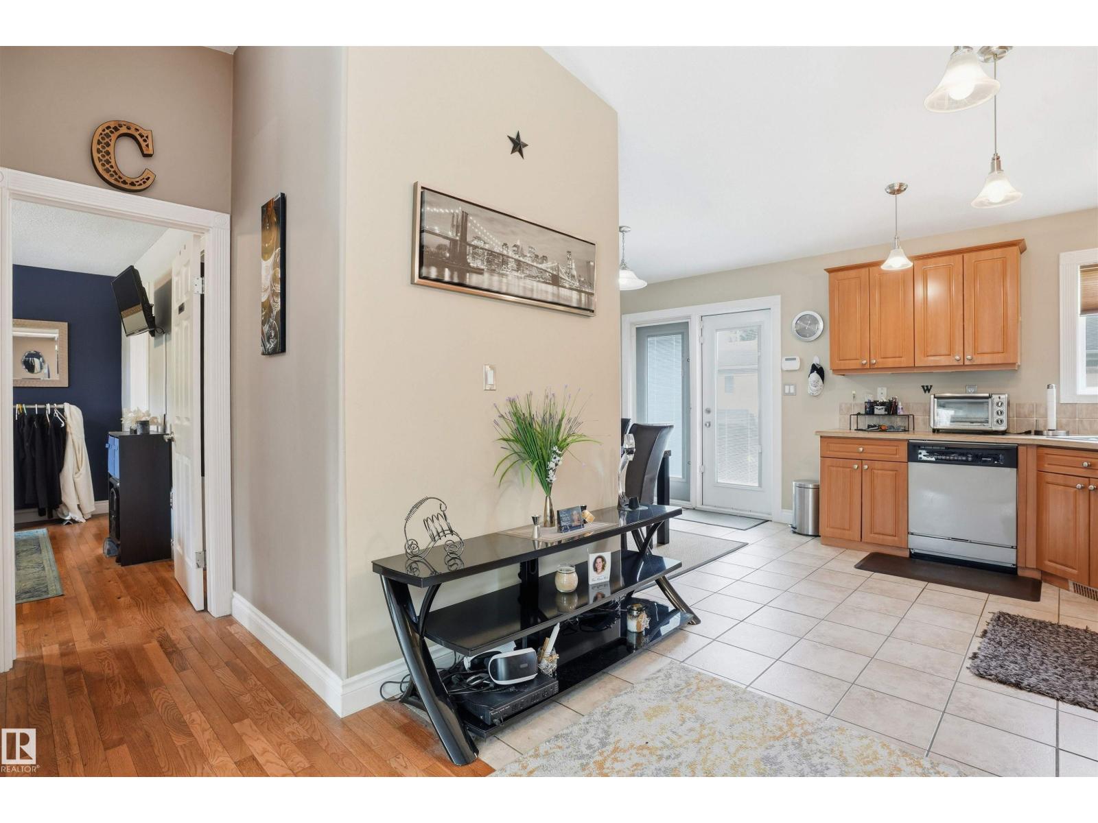 1515 Marine Cr Property Photo 9