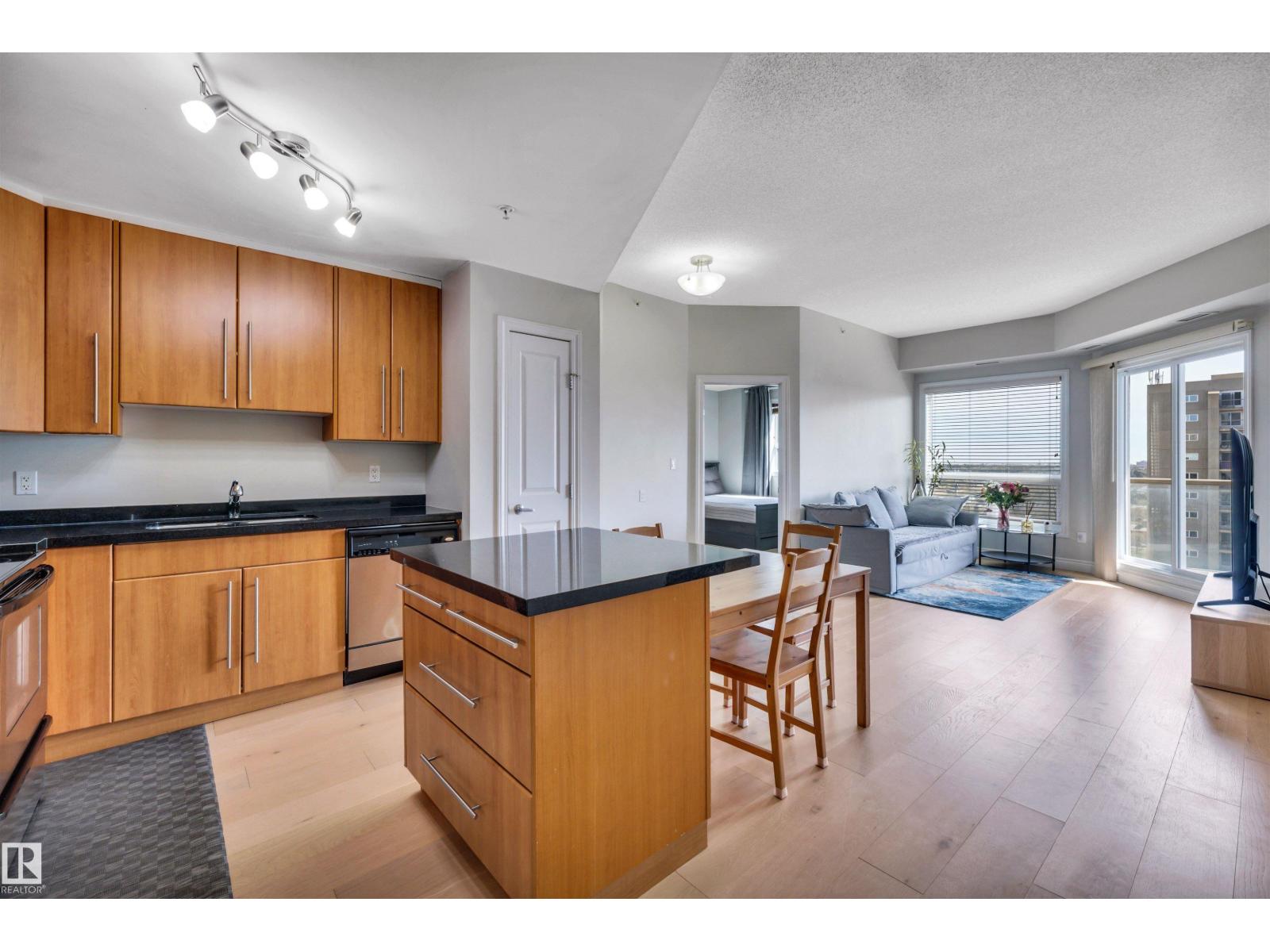 #902 9819 104 St Nw Property Photo 4