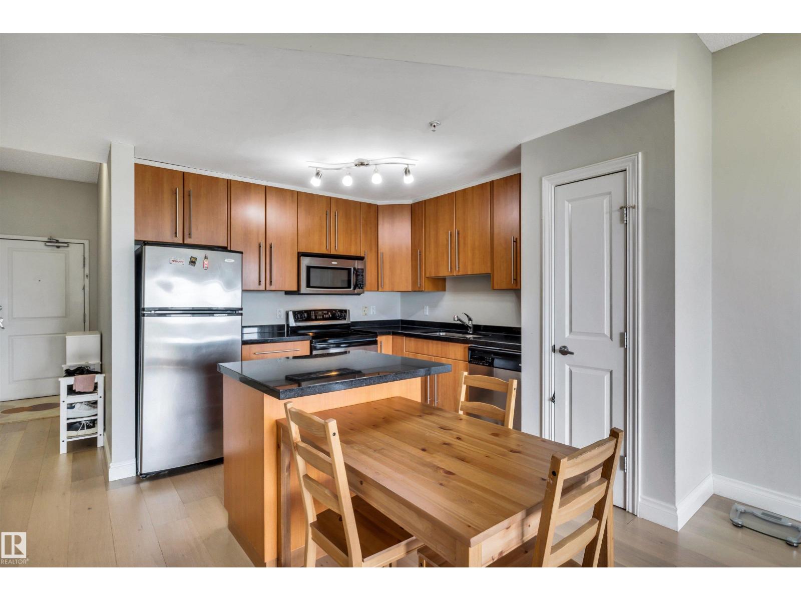 #902 9819 104 St Nw Property Photo 5