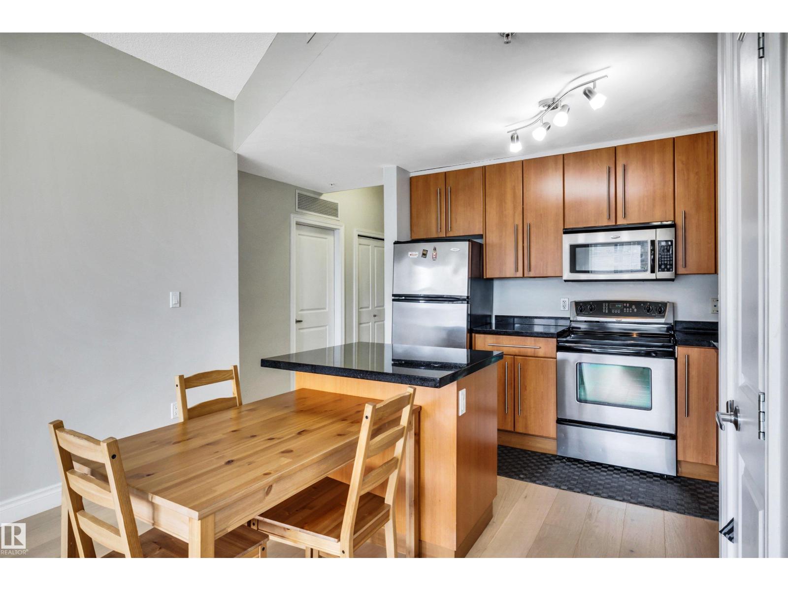 #902 9819 104 St Nw Property Photo 7