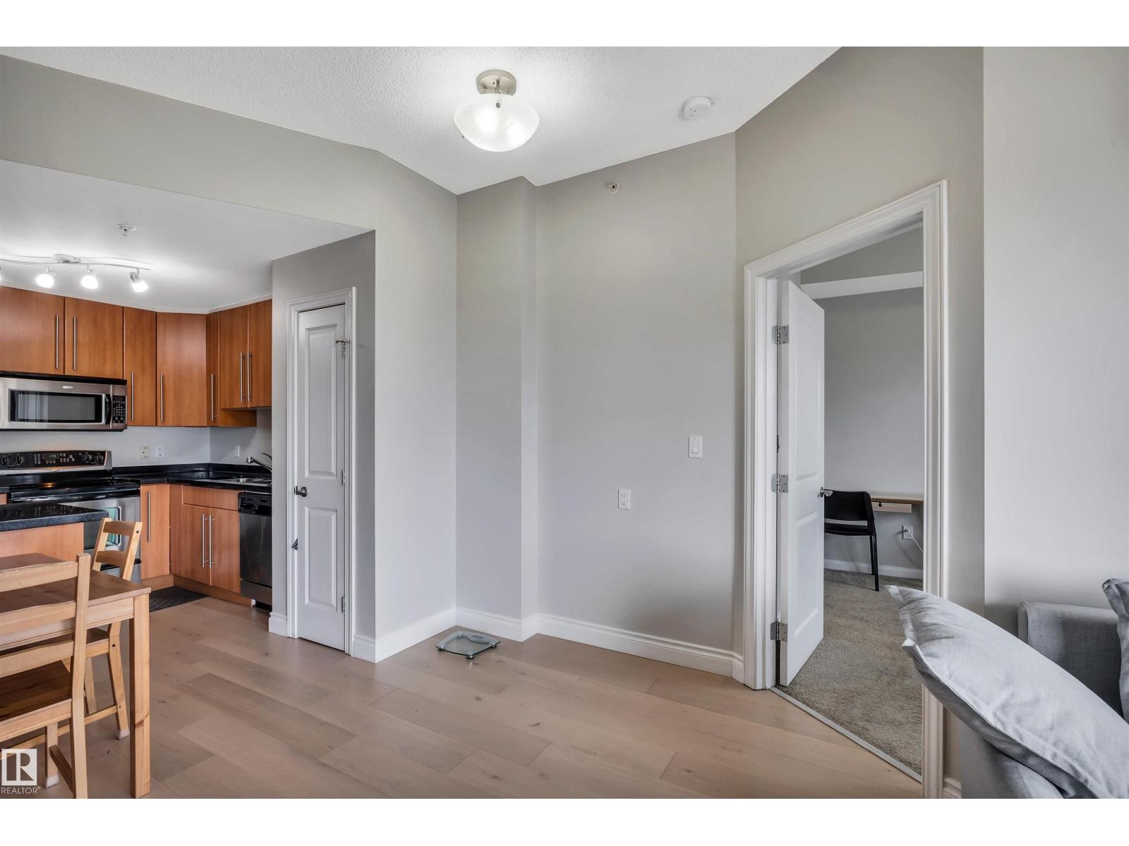 #902 9819 104 St Nw Property Photo 10