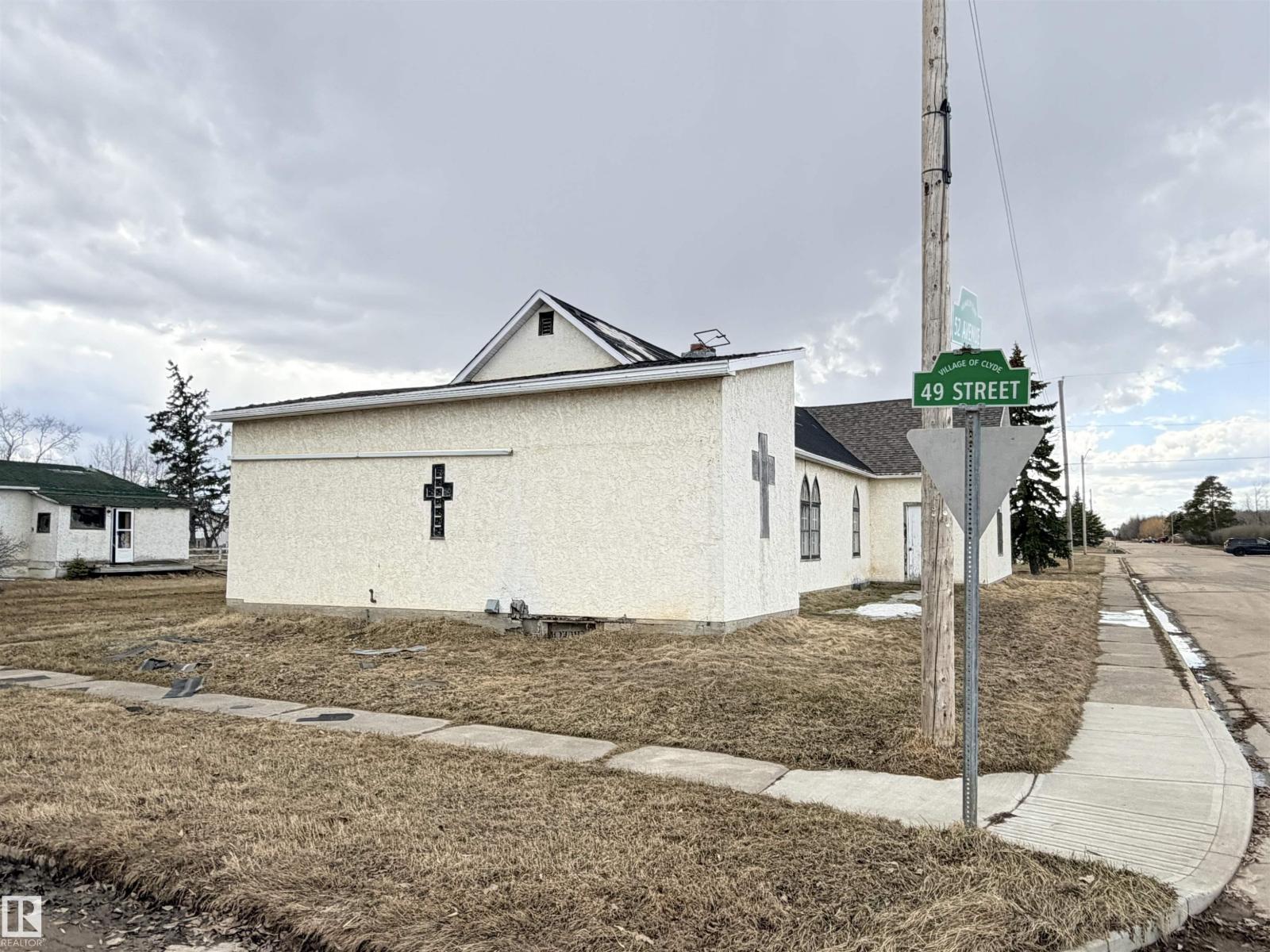 5036 49 St Property Photo 9