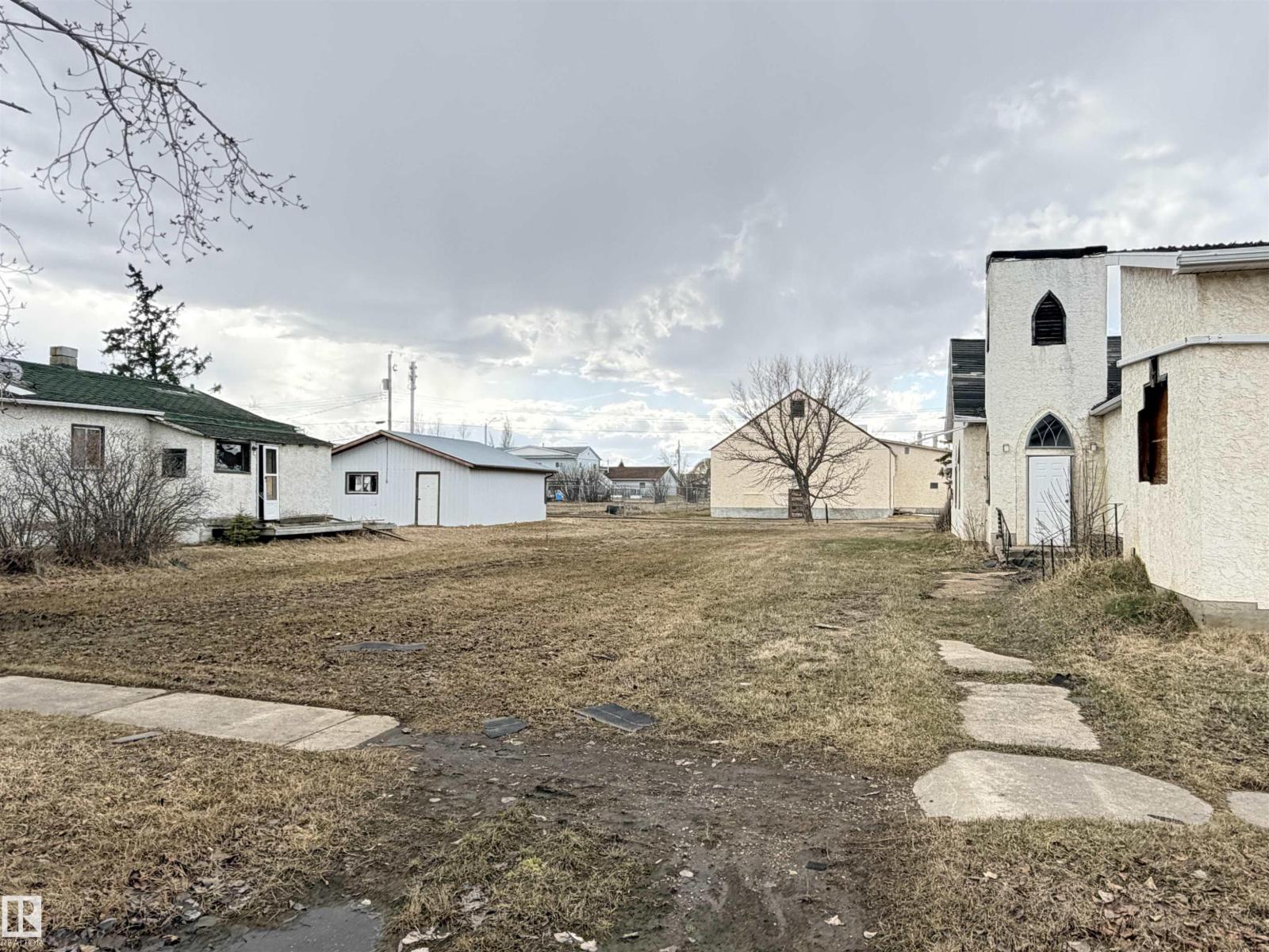 5036 49 St Property Photo 10